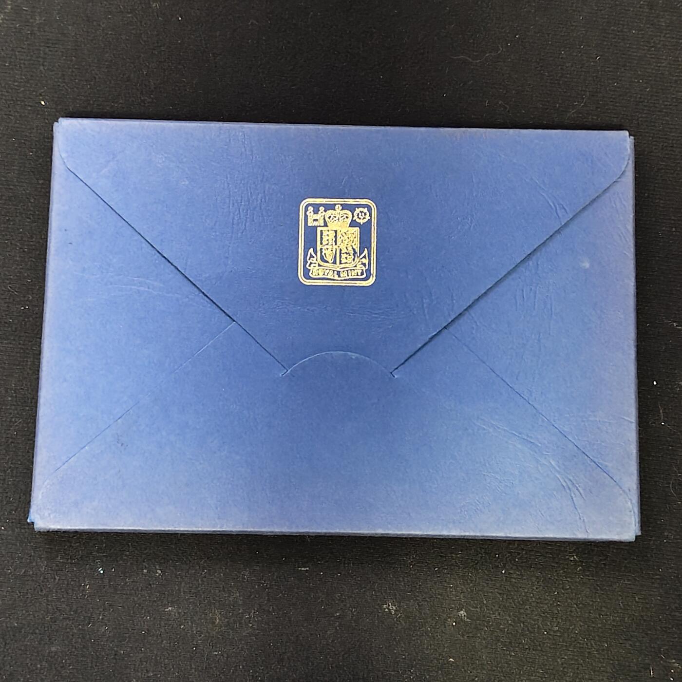 【全场包邮】纯粹捡漏拍479场（免费代拍第16场） 【少见】塞舌尔1982年皇家厂经典信封装官方精制套币-量5000