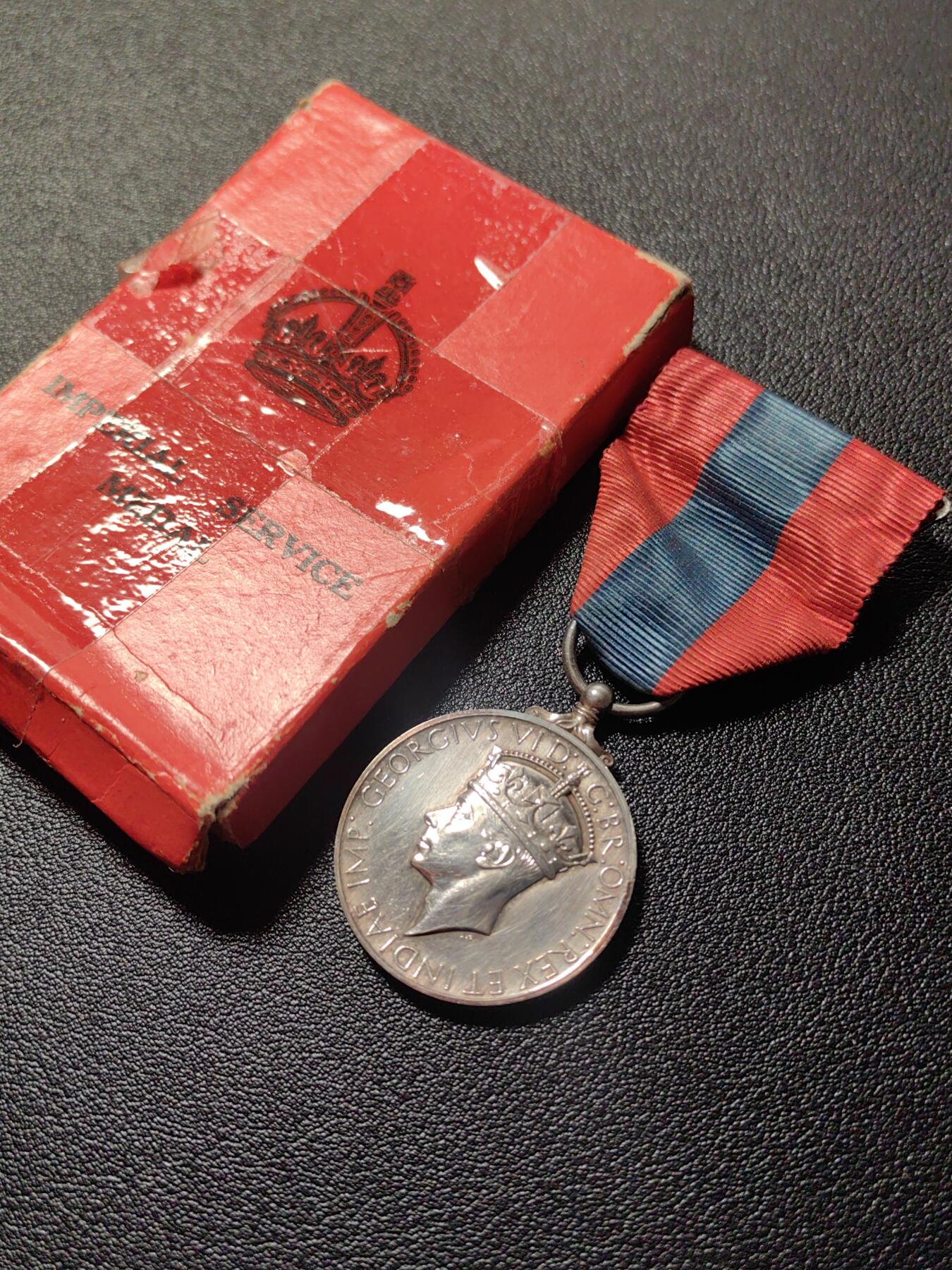 靖甫拍卖第十一场 英国帝国服务奖章带原盒 原盒拉胯