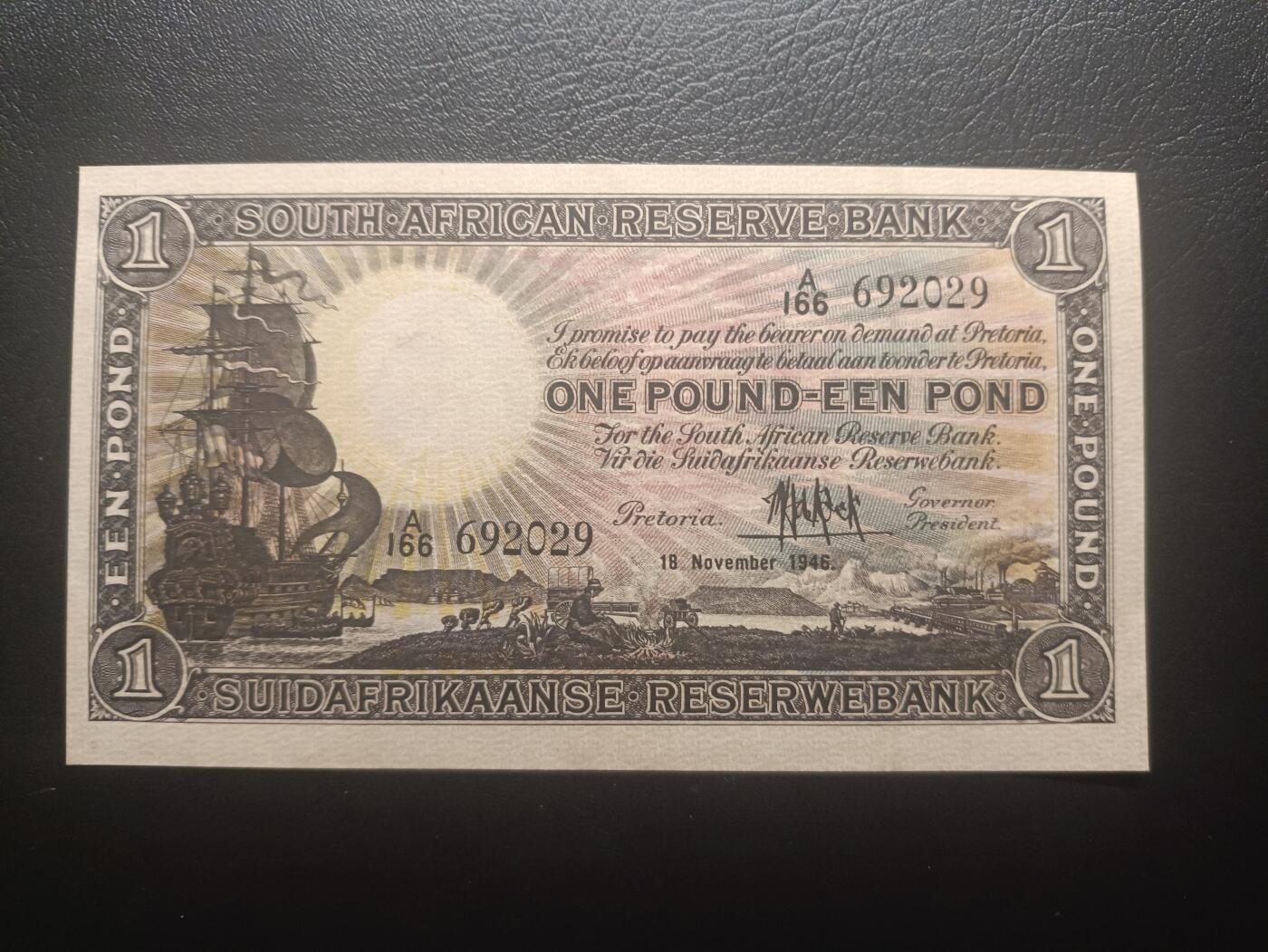 2025十一月第五期，总第203期 南非1946年1镑UNC-英文在前版本无47，大帆船和国徽，少见早期南非镑品种