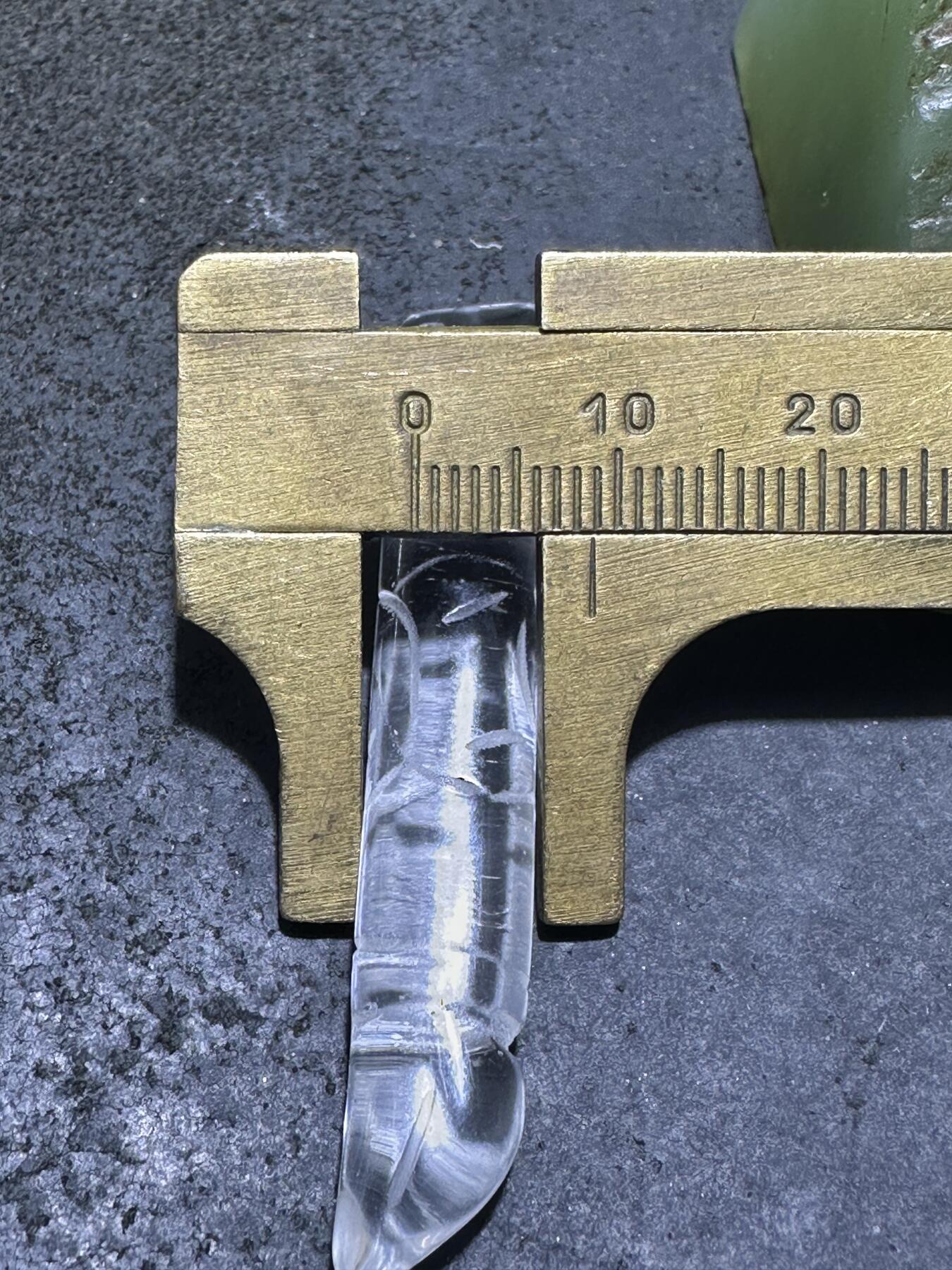 精美白水晶雕刻文昌笔一支！