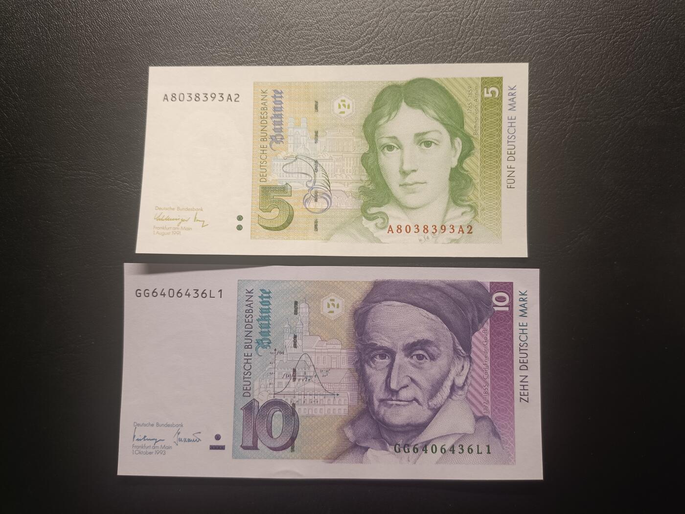 2025十一月第五期，总第203期 【地】德国套钞批量两张UNC，小说家阿尔尼姆和数学家高斯