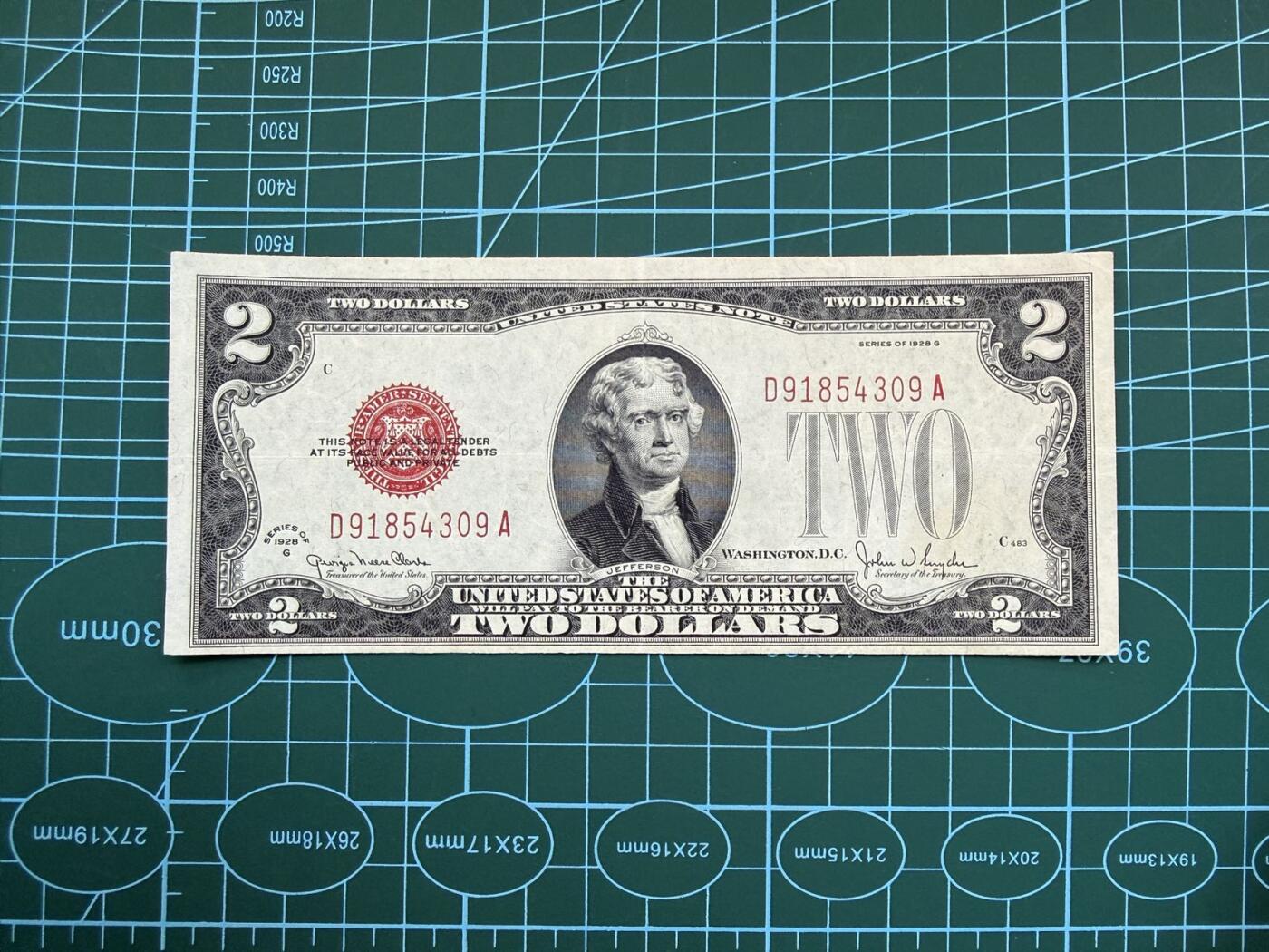 【炜奕收藏】，第五十一期 1928年美国2美元红色库印，品相如图