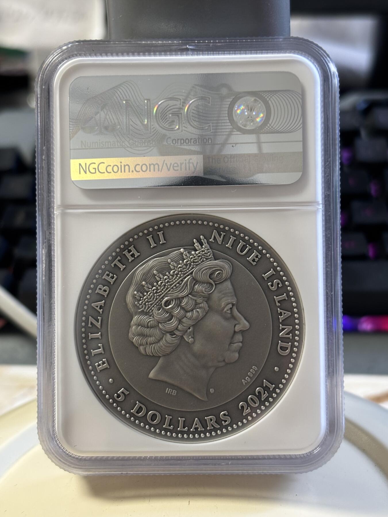 第182期拍卖 纽埃2021年战神阿瑞斯和马尔斯2盎司高浮雕镶嵌纪念银币NGC-MS70原盒证书，999银，发行量500枚，