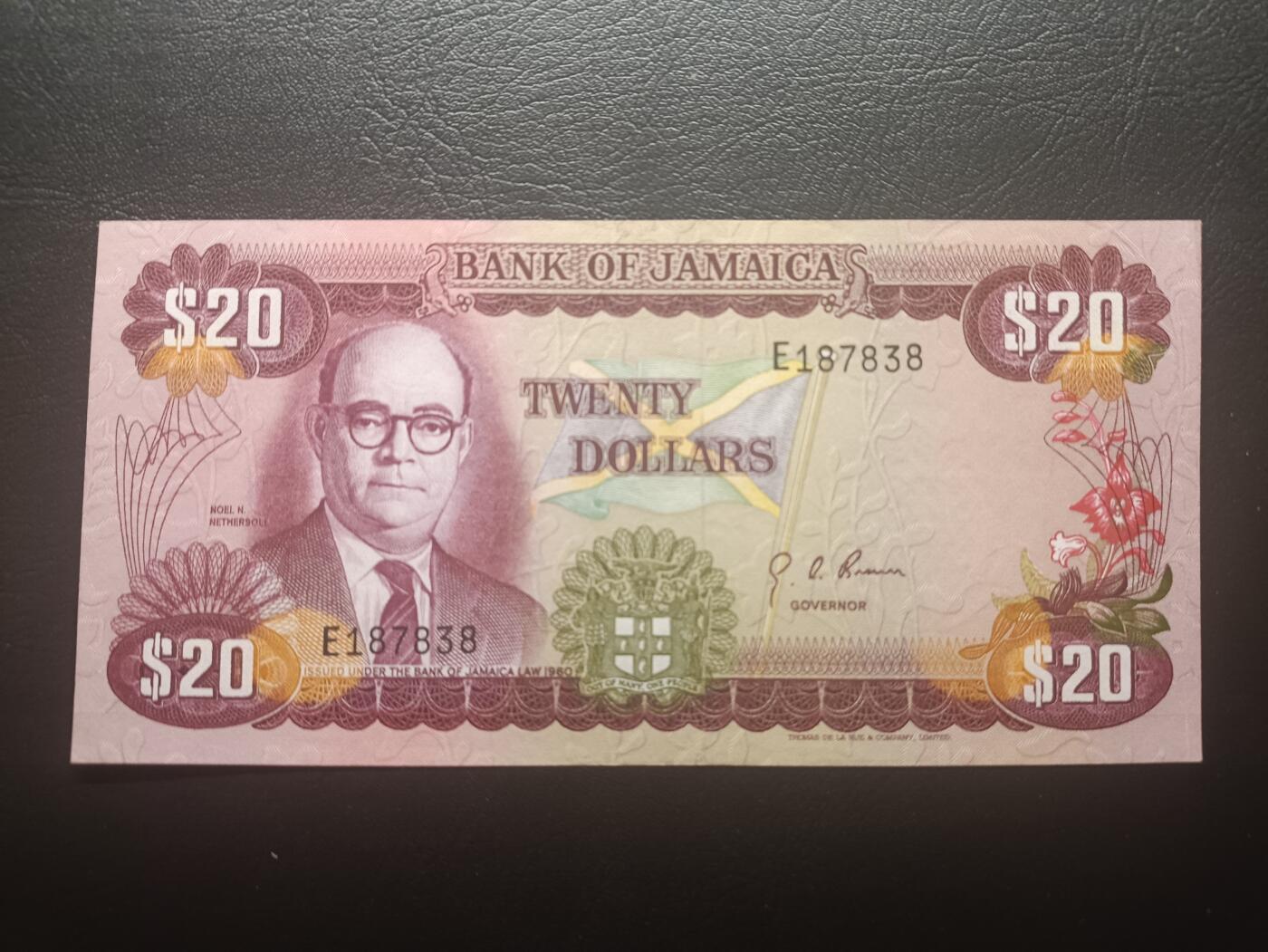 2025十一月第五期，总第203期 牙买加1977版20元UNC-，总督奈德索和央行大楼，稀有早期版本最高面值