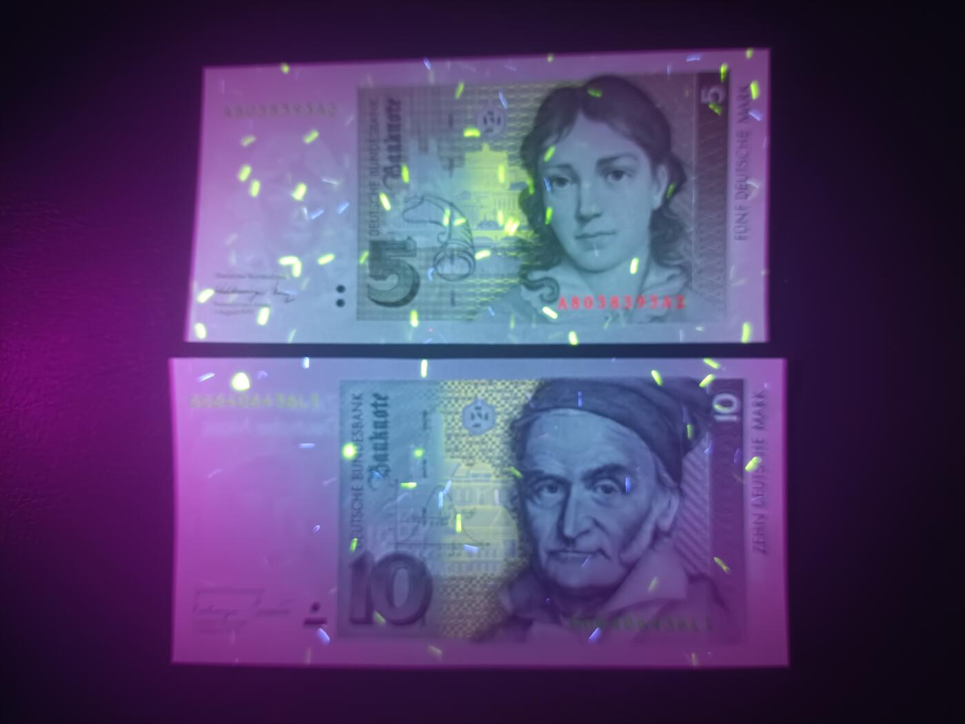 2025十一月第五期，总第203期 【地】德国套钞批量两张UNC，小说家阿尔尼姆和数学家高斯