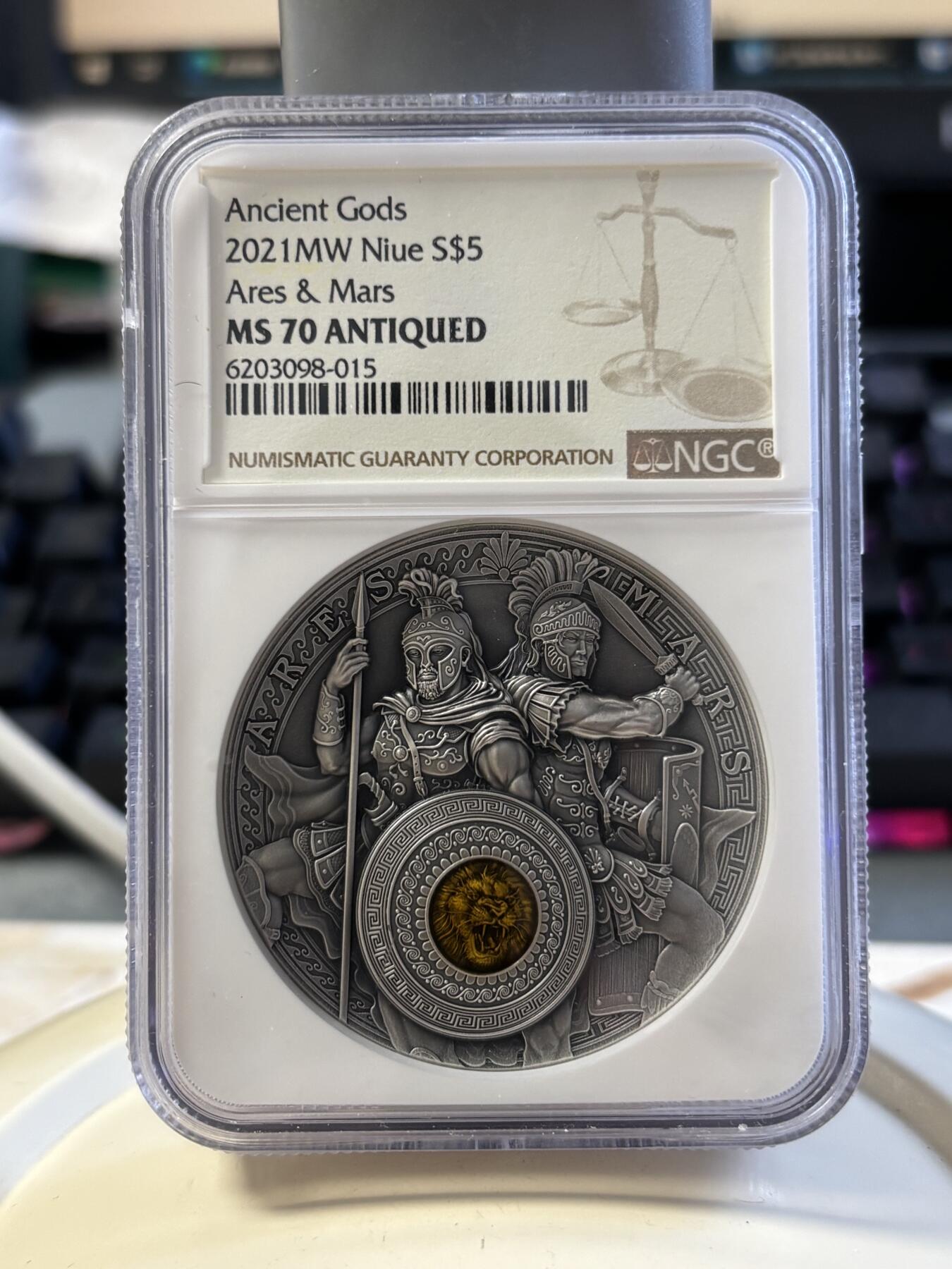第182期拍卖 纽埃2021年战神阿瑞斯和马尔斯2盎司高浮雕镶嵌纪念银币NGC-MS70原盒证书，999银，发行量500枚，