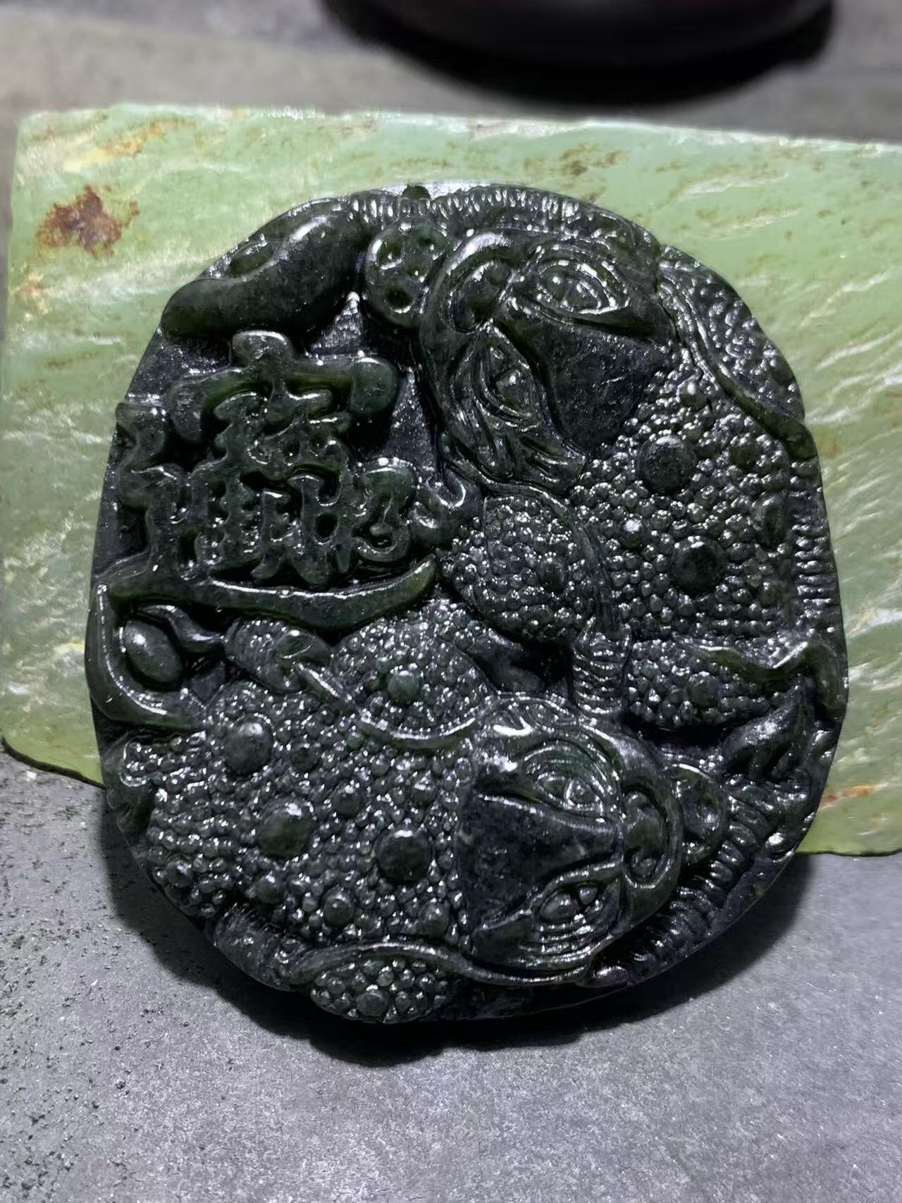 天然新疆和田青玉掉了招财进宝金蟾通货吊坠1个，