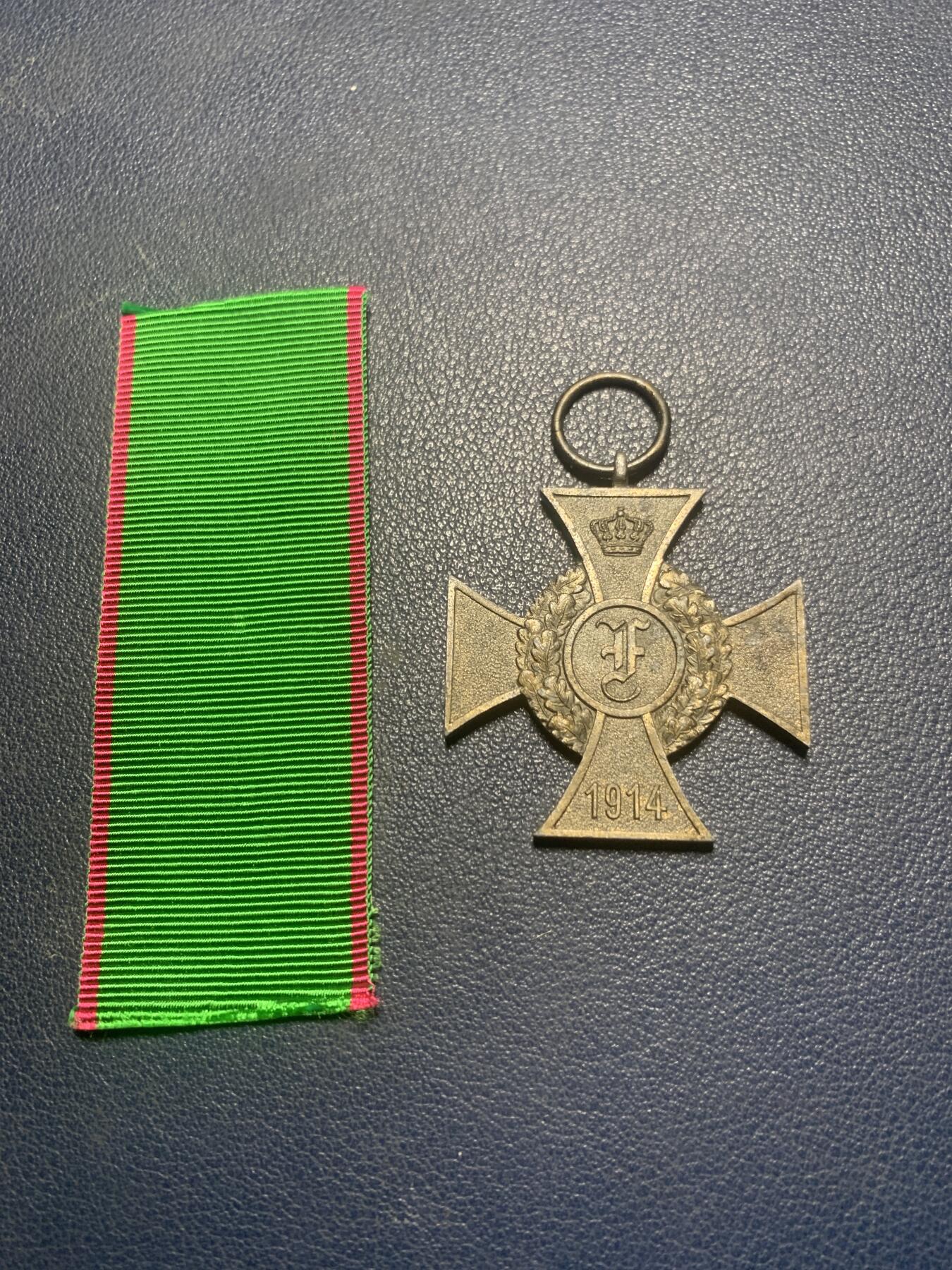 11月23日一战德章小拍场 安哈尔特大公国弗里德里希十字勋章，和普鲁士二级铁十字、立波小金花、梅克伦堡十字等都是同等地位的勋章