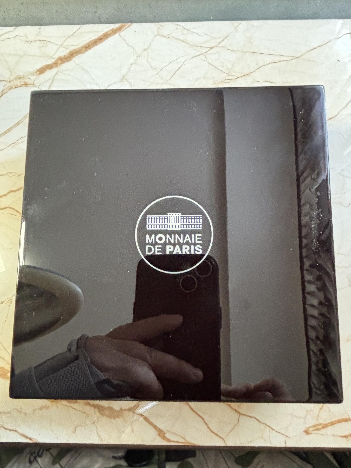 第182期拍卖 法国2023年瑰宝系列鳄鱼网球拍异形纪念银币，999银，发行6000枚，14.6克