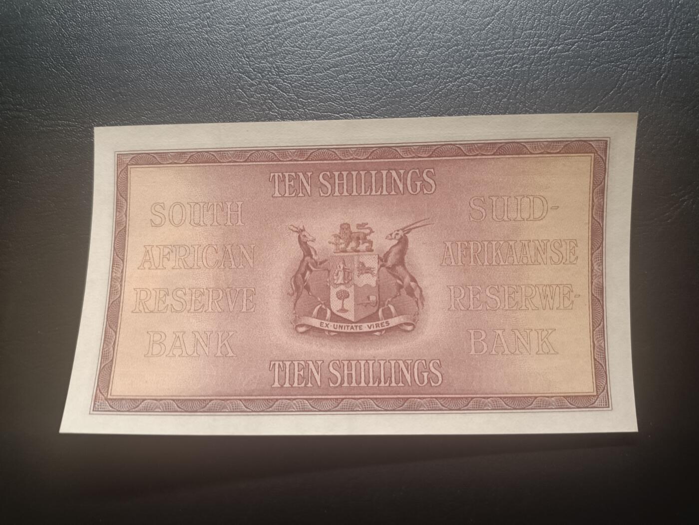 2025十一月第五期，总第203期 南非1941年10先令AUNC英文在前版本，少见南非镑辅币券品种