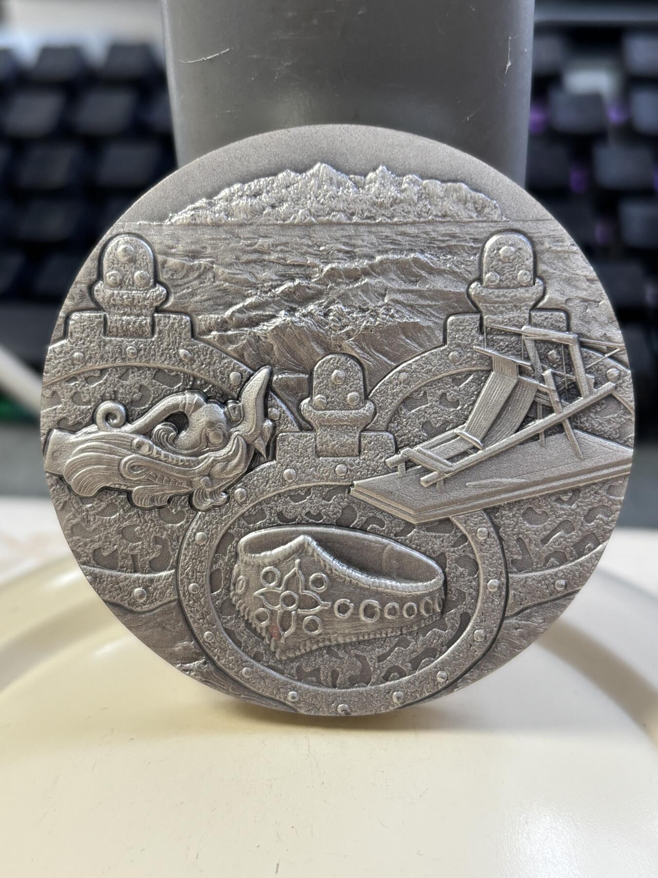 第182期拍卖 日本造币局国宝章牌系列冲之岛祭祀163克纯银章，999银，163克，直径60毫米
