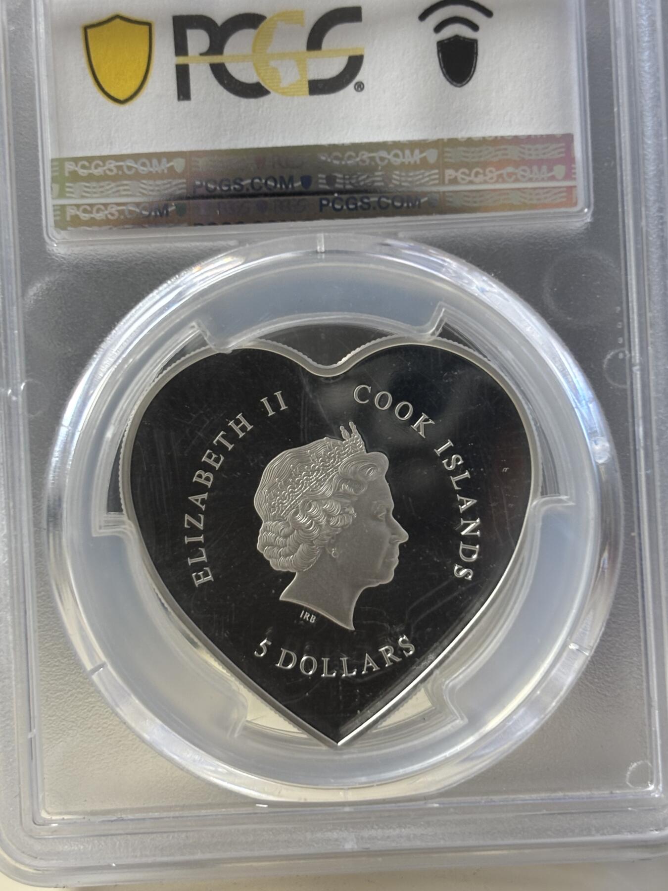 第182期拍卖 库克2023年情人节镶嵌蝴蝶心形彩银币PCGS-PR70无盒无证书，999银，20克，发行2023枚，评级盒有瑕疵