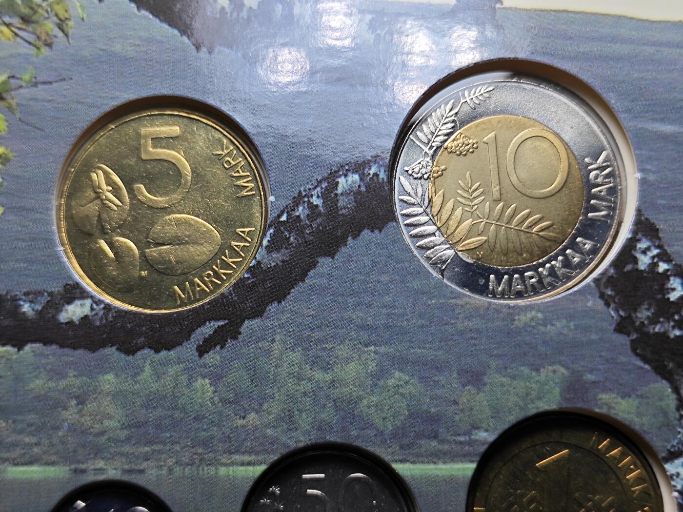 KK钱币收藏小铺 （套币 好品/批量散币 银币）专场  2月预留时间 周末发货  1998芬兰清年套币 带人物纪念章