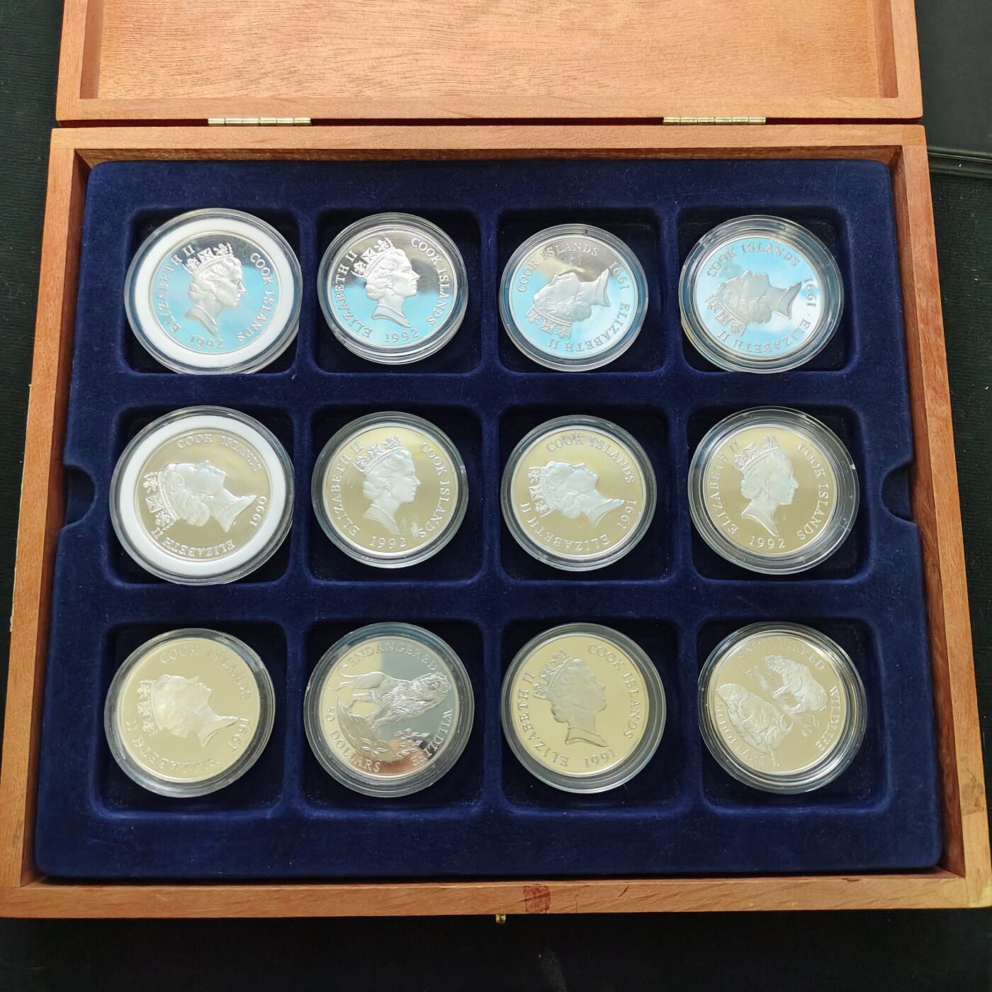 【全场包邮】纯粹捡漏拍479场（免费代拍第16场） 【大盒】库克群岛1990-1992年濒危动物系列33枚全银盒装套币-盒装带托盘