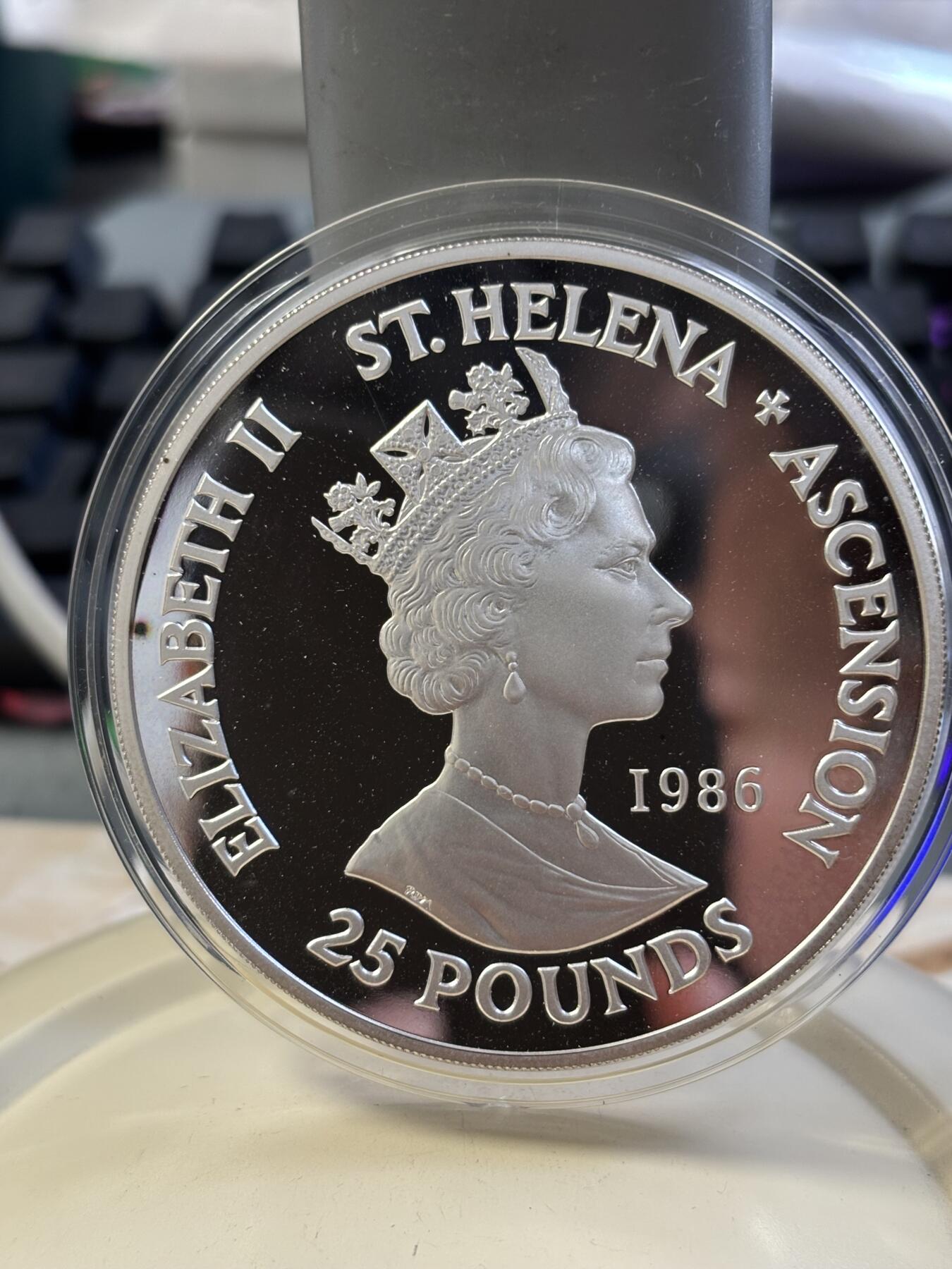 第182期拍卖 阿森松1986年拿破仑5盎司精制纪念大银币带盒证书，999银，155.5克，发行15000枚，有氧化