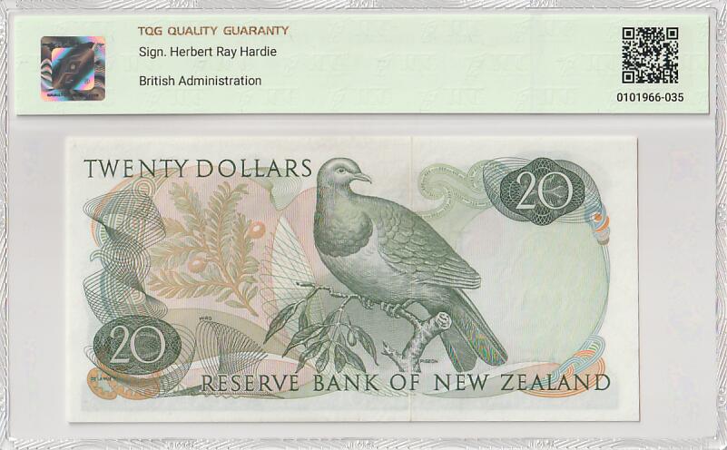 2025十一月第五期，总第203期 新西兰1977版20元TQG64分无47，仅发行两年的珍珠冠女王版本，鸽子和罗甘莓