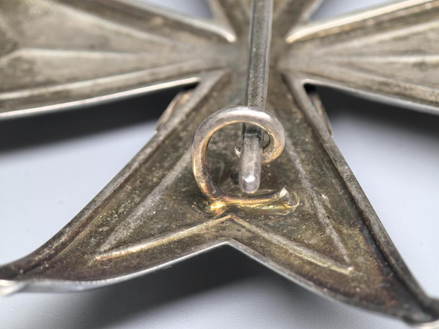 小驴勋章奖章收藏11月22日周六晚六点拍卖（珍爱和平，收藏战争，铭记历史，勿忘国耻，忠党爱国。有偿代拍，送拍规则在简介最后，参拍须阅读规则后再参拍，关系到运费包装发货时效真假辨别等关键信息，拍卖时不再发原图，看大图店主微信码在拍卖店铺介绍里） 瑞典北极星勋章，指挥官一级北极星勋章，银质星芒章，C.F.CARLMAN造，背杆基座内部有清晰的厂标银戳和年份戳