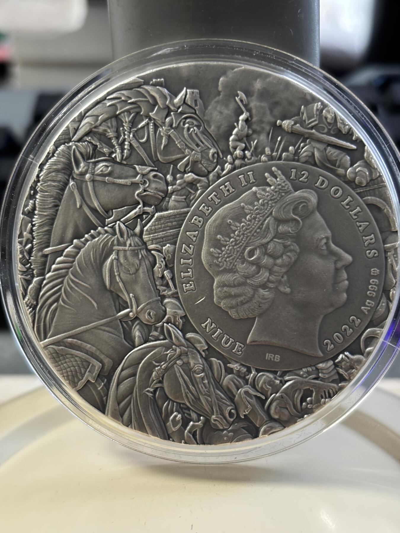 第182期拍卖 纽埃2022年天启四骑士终结版仿古5盎司纪念银币无盒证书，999纯银，发行量500，有划痕