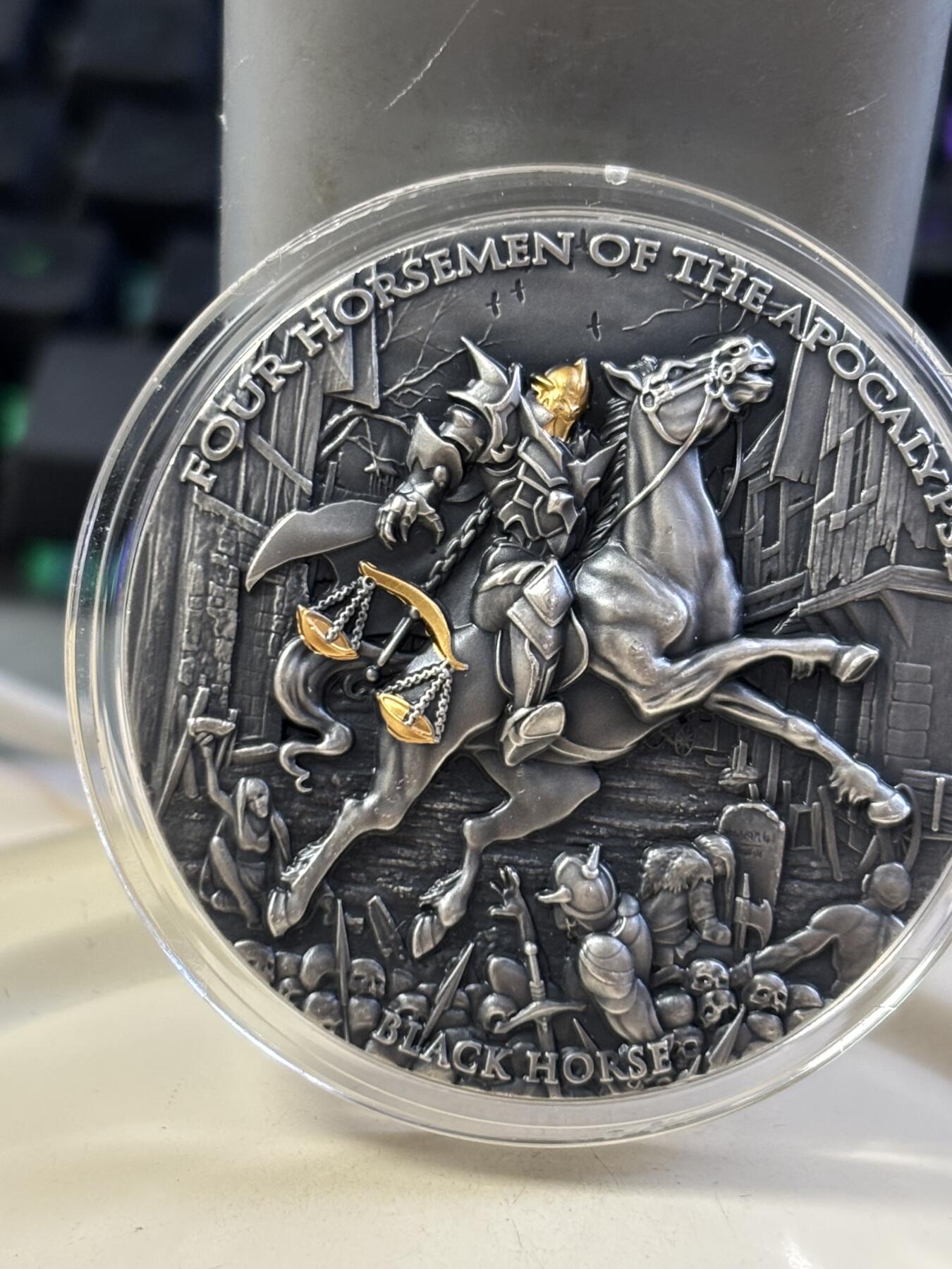 第182期拍卖 纽埃2020年天启黑马骑士镀金纪念2盎司银币无盒证书，999纯银，发行量500