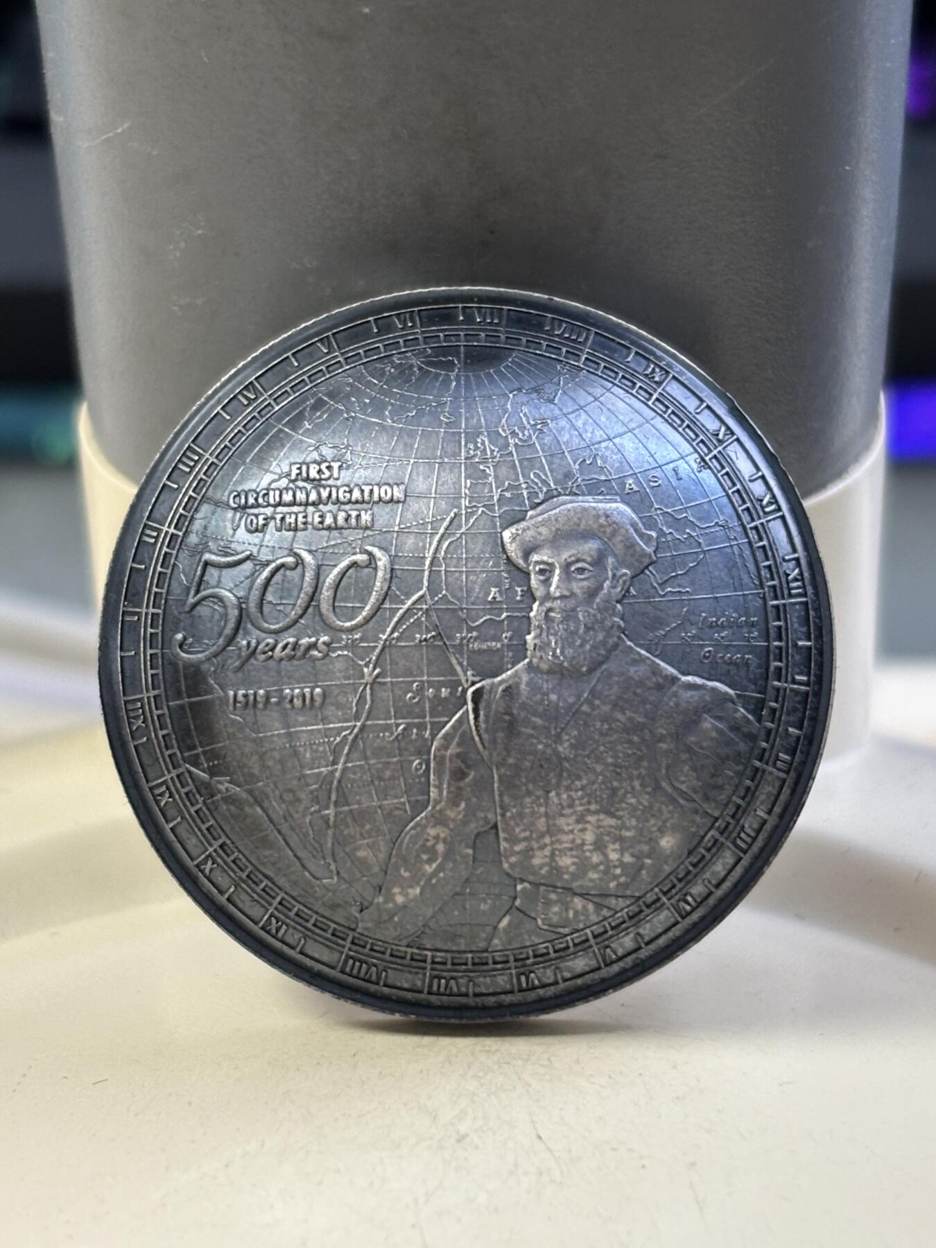 第182期拍卖 萨摩亚2019麦哲伦环球航海500周年凹面弧形银币，999银，40克，发行量599枚，有氧化