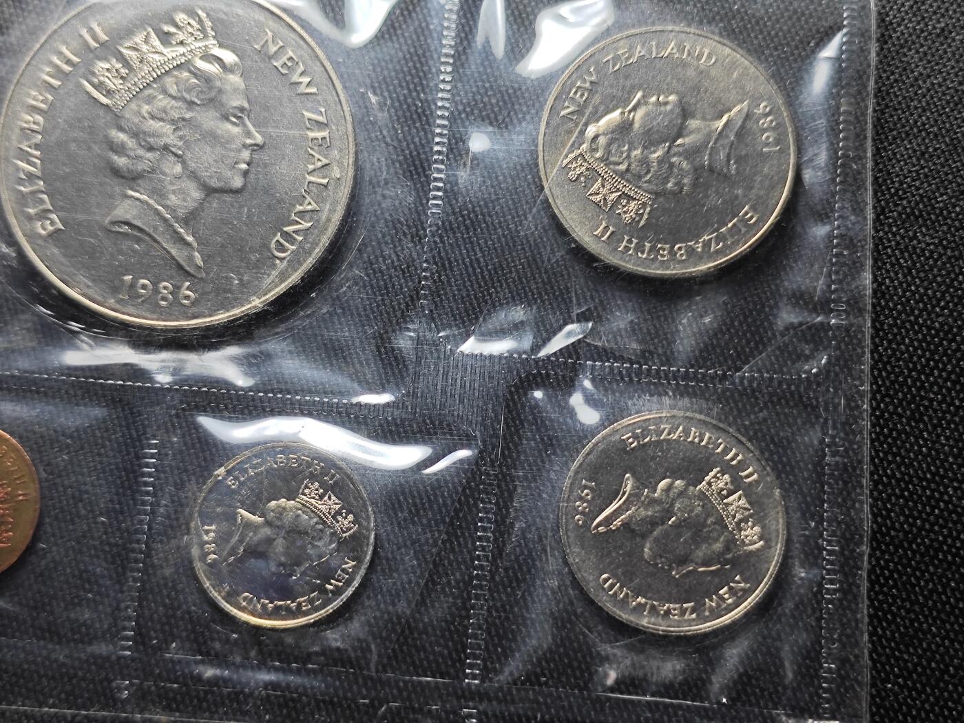 KK钱币收藏小铺 （套币 好品/批量散币 银币）专场  2月预留时间 周末发货  1986新西兰大小面值清年一套 含1元鸟类克朗币