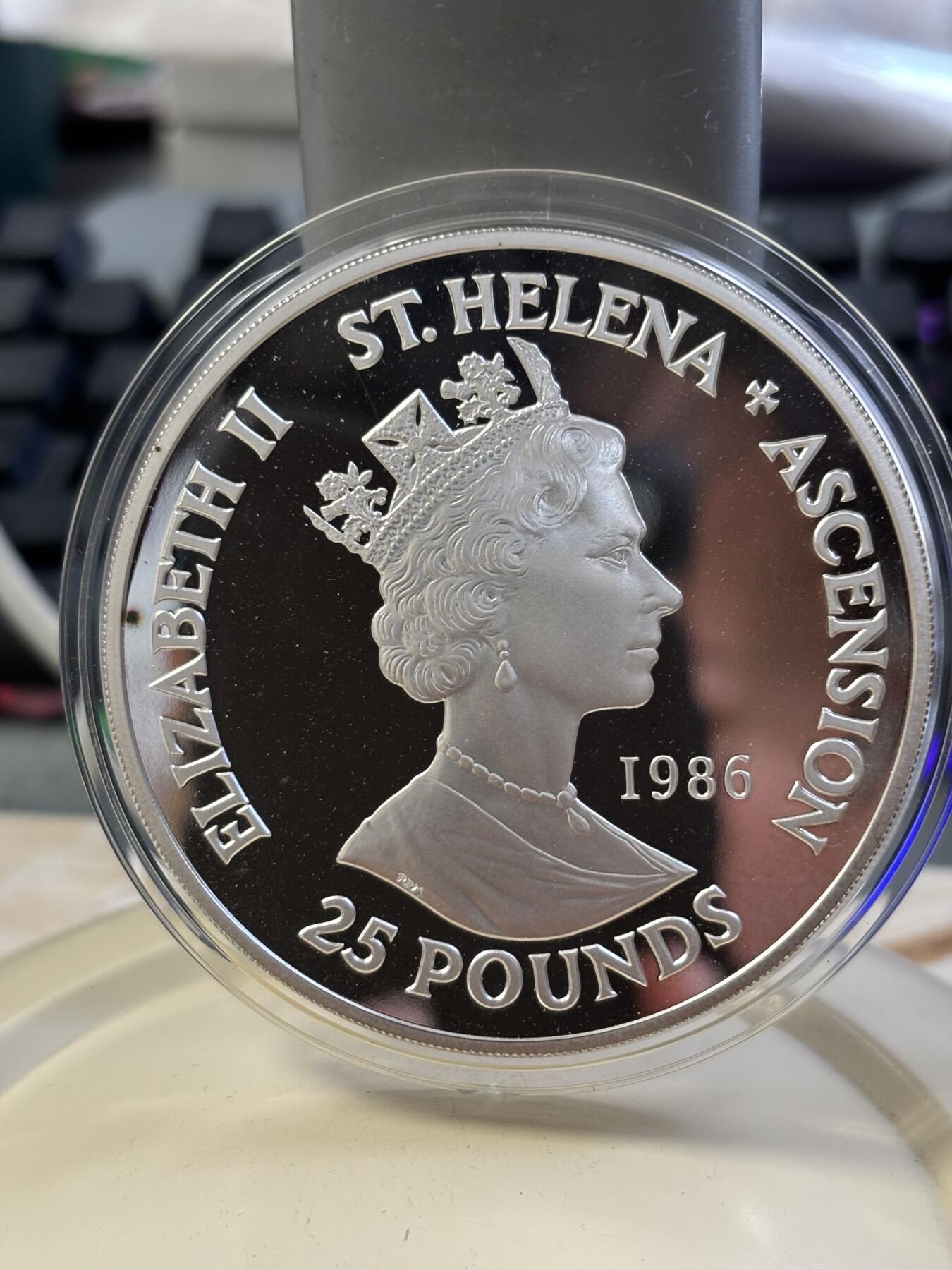 第182期拍卖 阿森松1986年拿破仑5盎司精制纪念大银币带盒证书，999银，155.5克，发行15000枚，有氧化