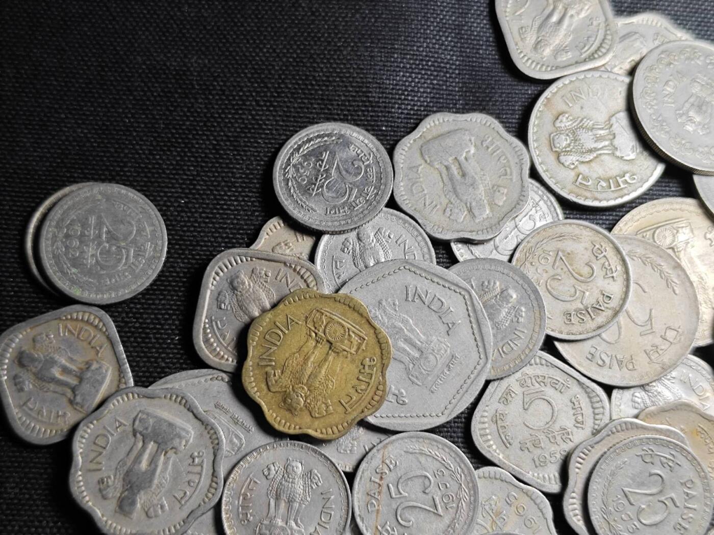 KK钱币收藏小铺 （套币 好品/批量散币 银币）专场  2月预留时间 周末发货  印度一组散币112枚 各种年份面值！