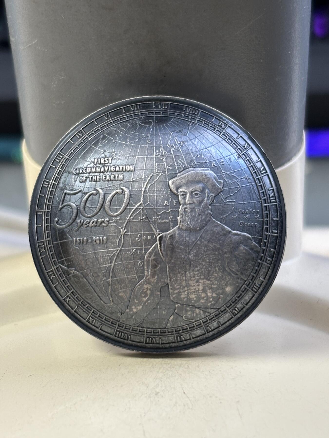 第182期拍卖 萨摩亚2019麦哲伦环球航海500周年凹面弧形银币，999银，40克，发行量599枚，有氧化