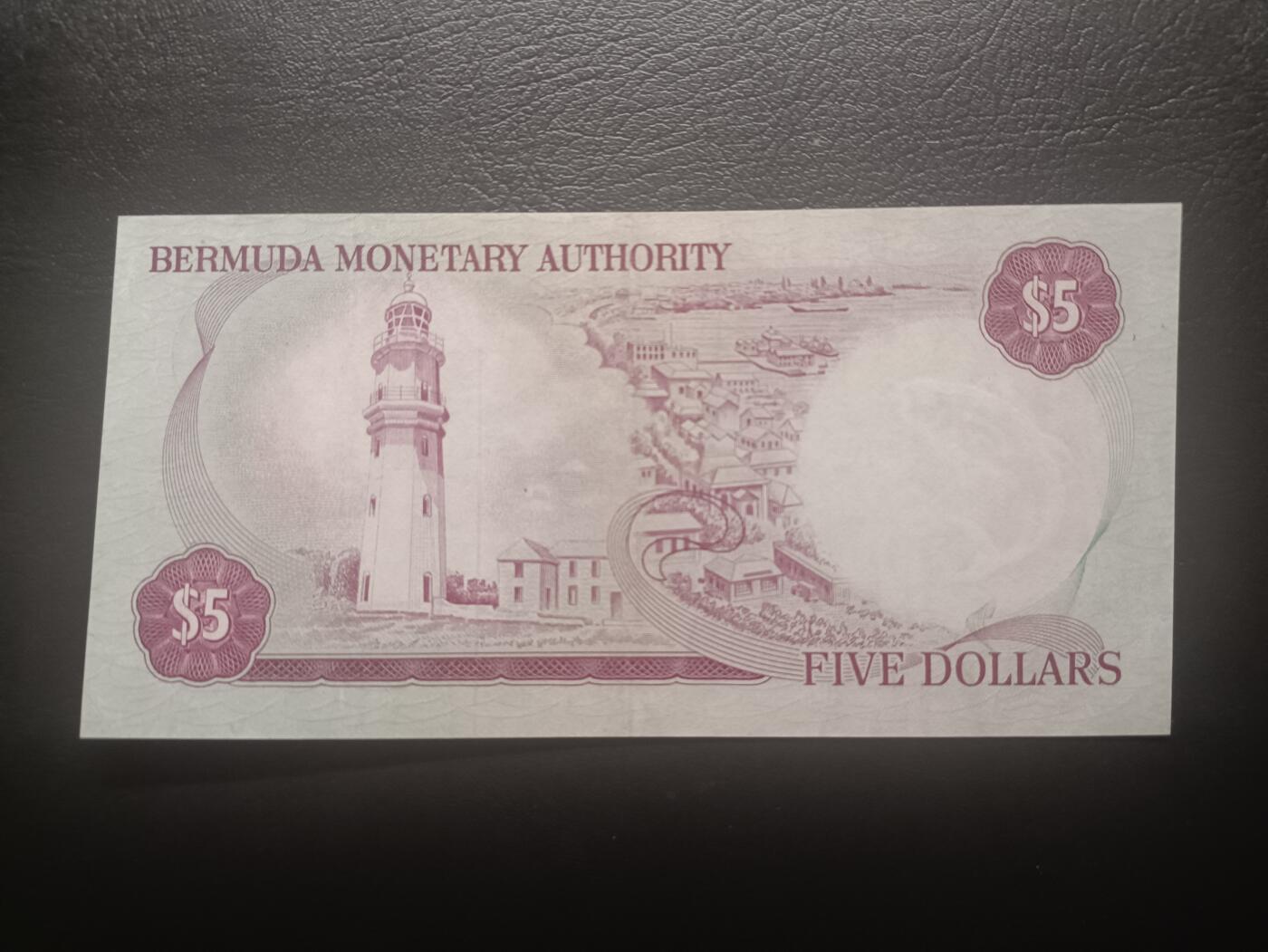 2025十一月第五期，总第203期 百慕大1978年5元AUNC首冠A/1，后期“百慕大金管局”抬头版本，珍珠冠女王和杜克港造船厂的灯塔