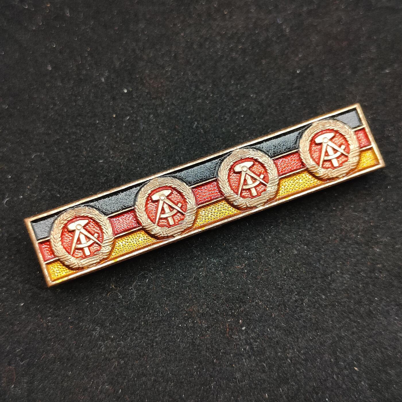 0元起拍勋章 第312期 咸鱼国勋章拍卖专场 11月23日（周日）下午6：00开始 稀少 东德劳动奖章四次获得上挂