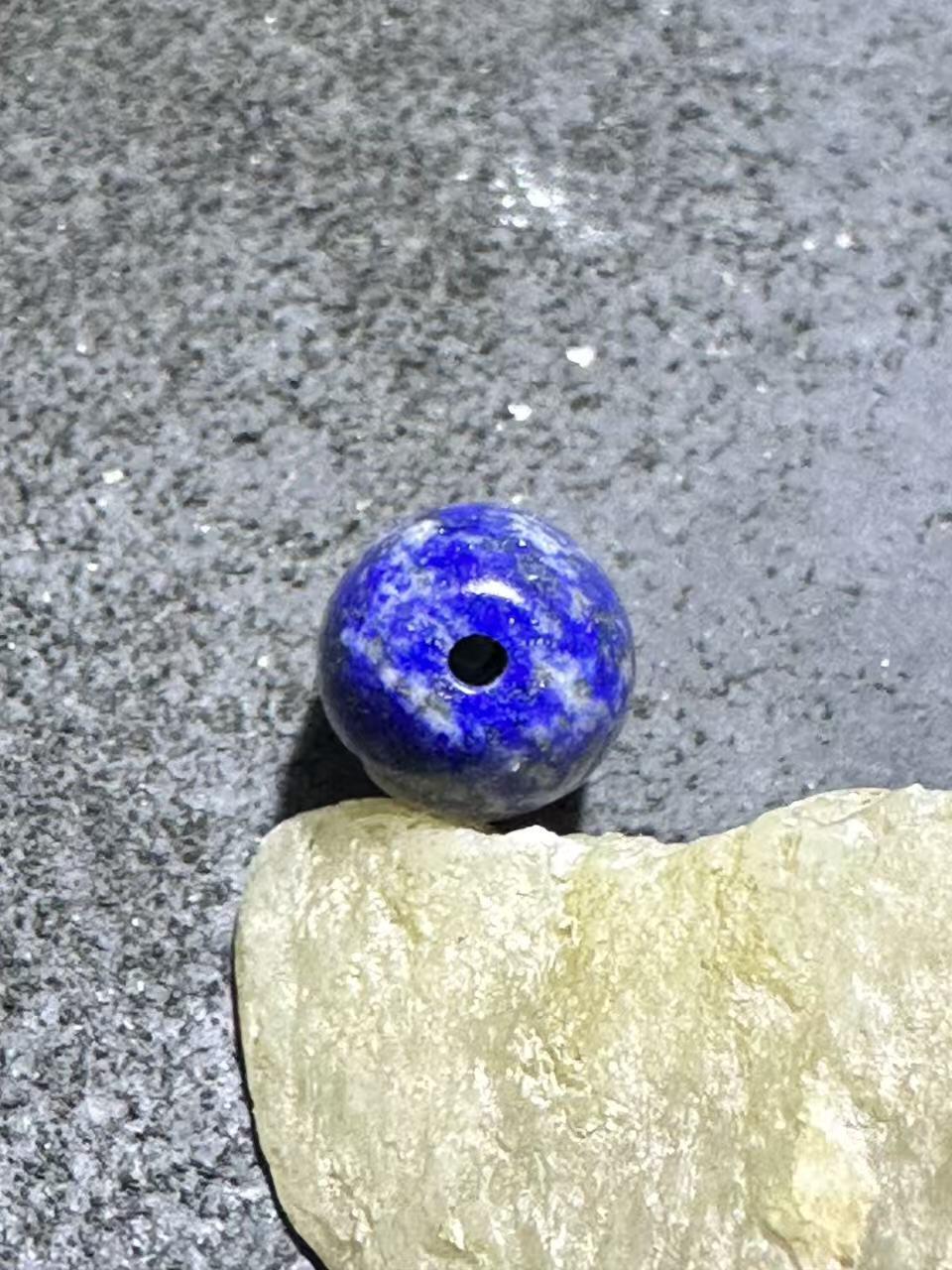 精美阿富汗老矿青金石小桶珠一颗，。