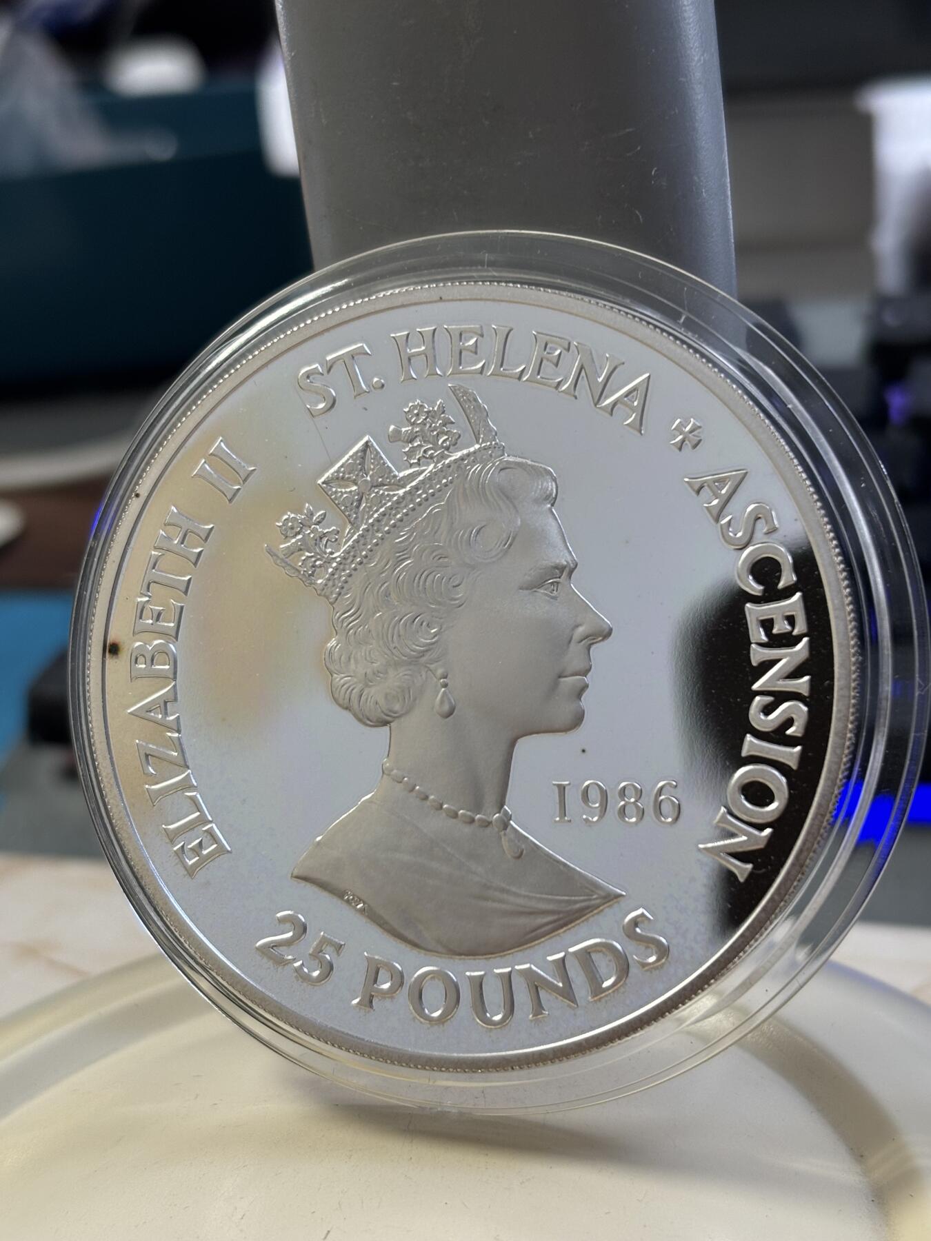 第182期拍卖 阿森松1986年拿破仑5盎司精制纪念大银币带盒证书，999银，155.5克，发行15000枚，有氧化