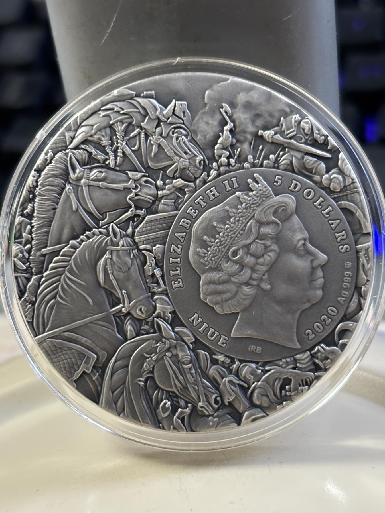 第182期拍卖 纽埃2020年天启黑马骑士镀金纪念2盎司银币无盒证书，999纯银，发行量500