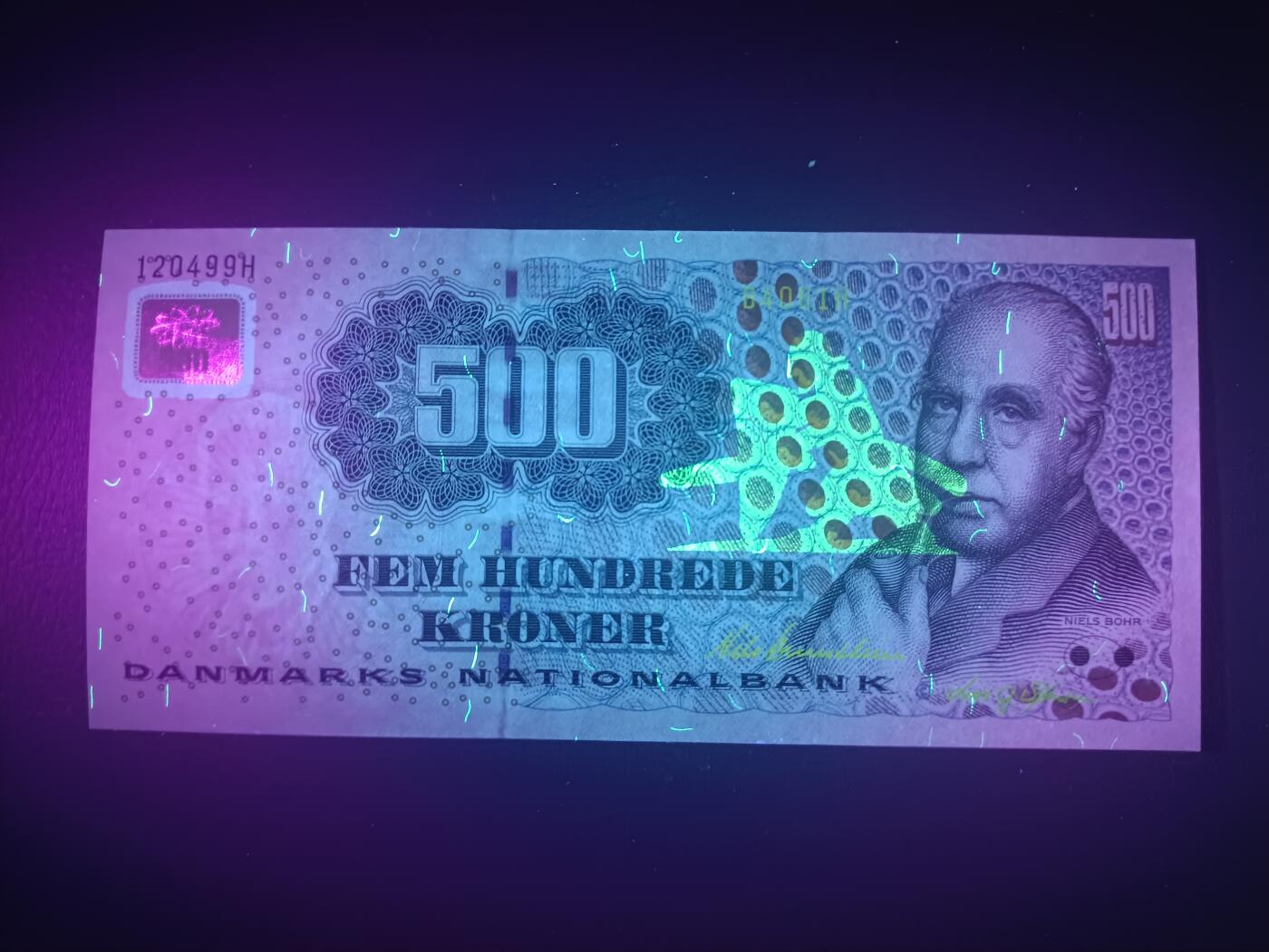 2025十一月第五期，总第203期 丹麦2006年500克朗UNC，物理学家玻尔和圣乔治屠龙银饰