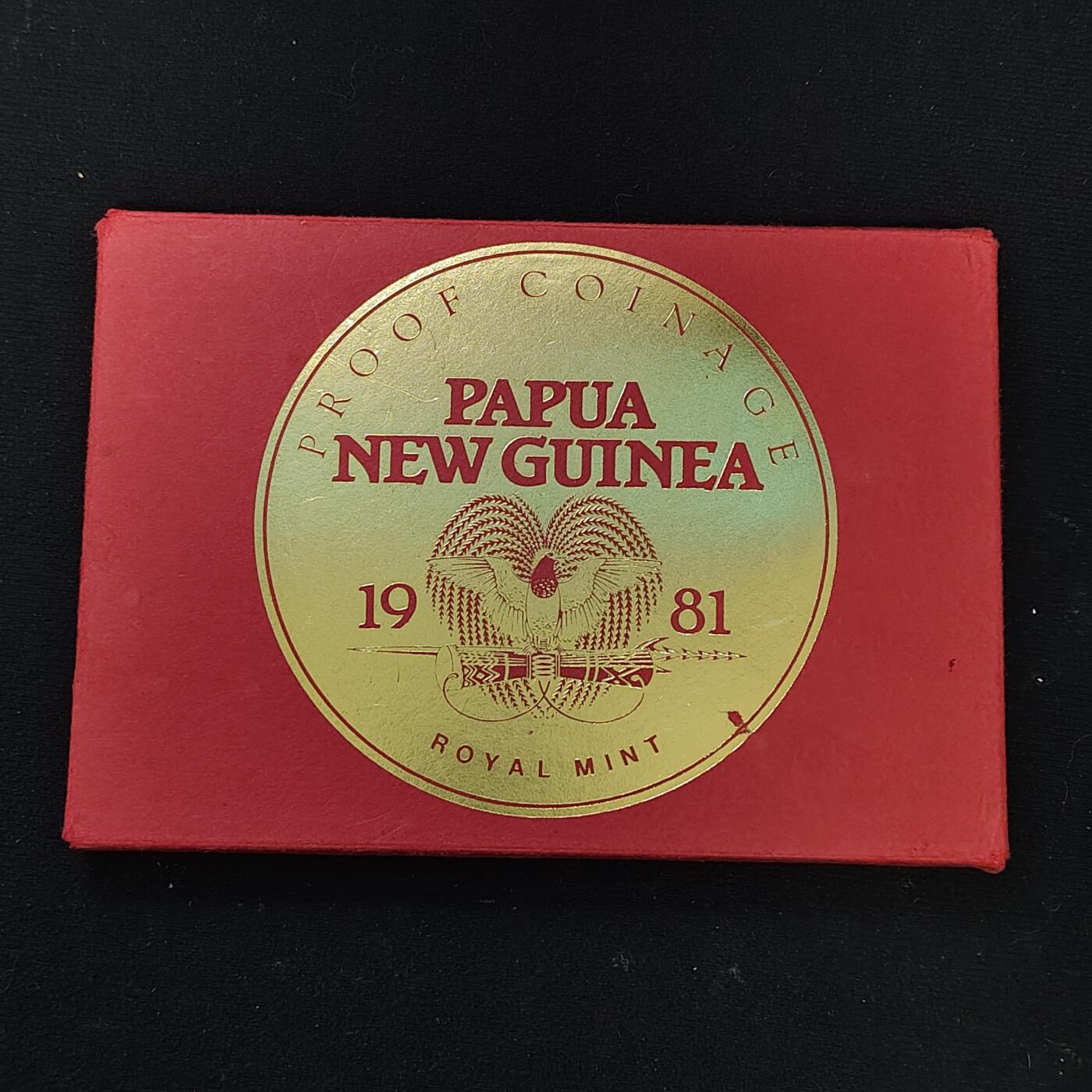 【全场包邮】纯粹捡漏拍479场（免费代拍第16场） 巴布亚新几内亚1981年皇家厂经典信封装官方精制套币