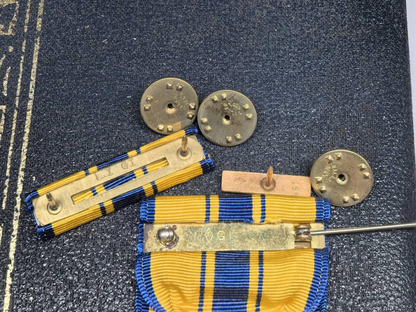 小驴勋章奖章收藏11月22日周六晚六点拍卖（珍爱和平，收藏战争，铭记历史，勿忘国耻，忠党爱国。有偿代拍，送拍规则在简介最后，参拍须阅读规则后再参拍，关系到运费包装发货时效真假辨别等关键信息，拍卖时不再发原图，看大图店主微信码在拍卖店铺介绍里）