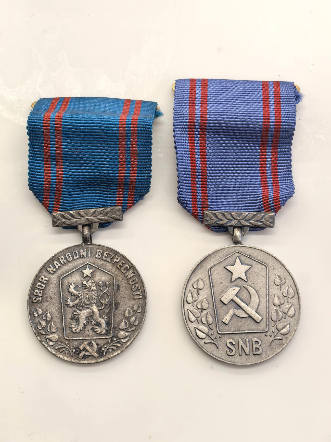 博洋堂世界钱币拍卖第147期（全场包邮） 捷克斯洛伐克社会主义时期奖章一组两枚。捷克斯洛伐克SNB奖章 国家安全部队的奖章 设计漂亮