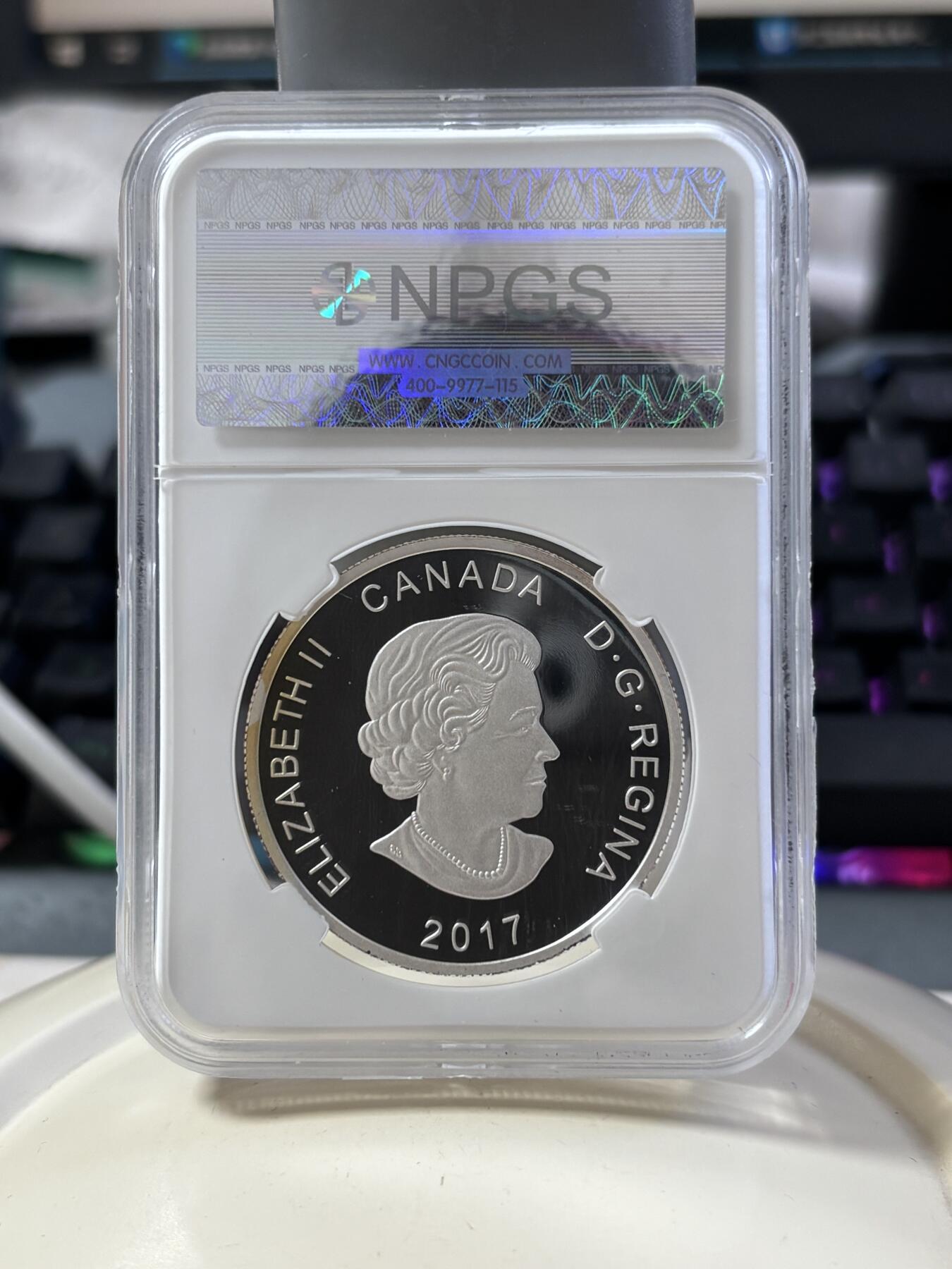 第182期拍卖 加拿大2017年北极生物系列1盎司北极熊彩色闪钻纪念银币NPGS-CPS评级，1盎司，999银