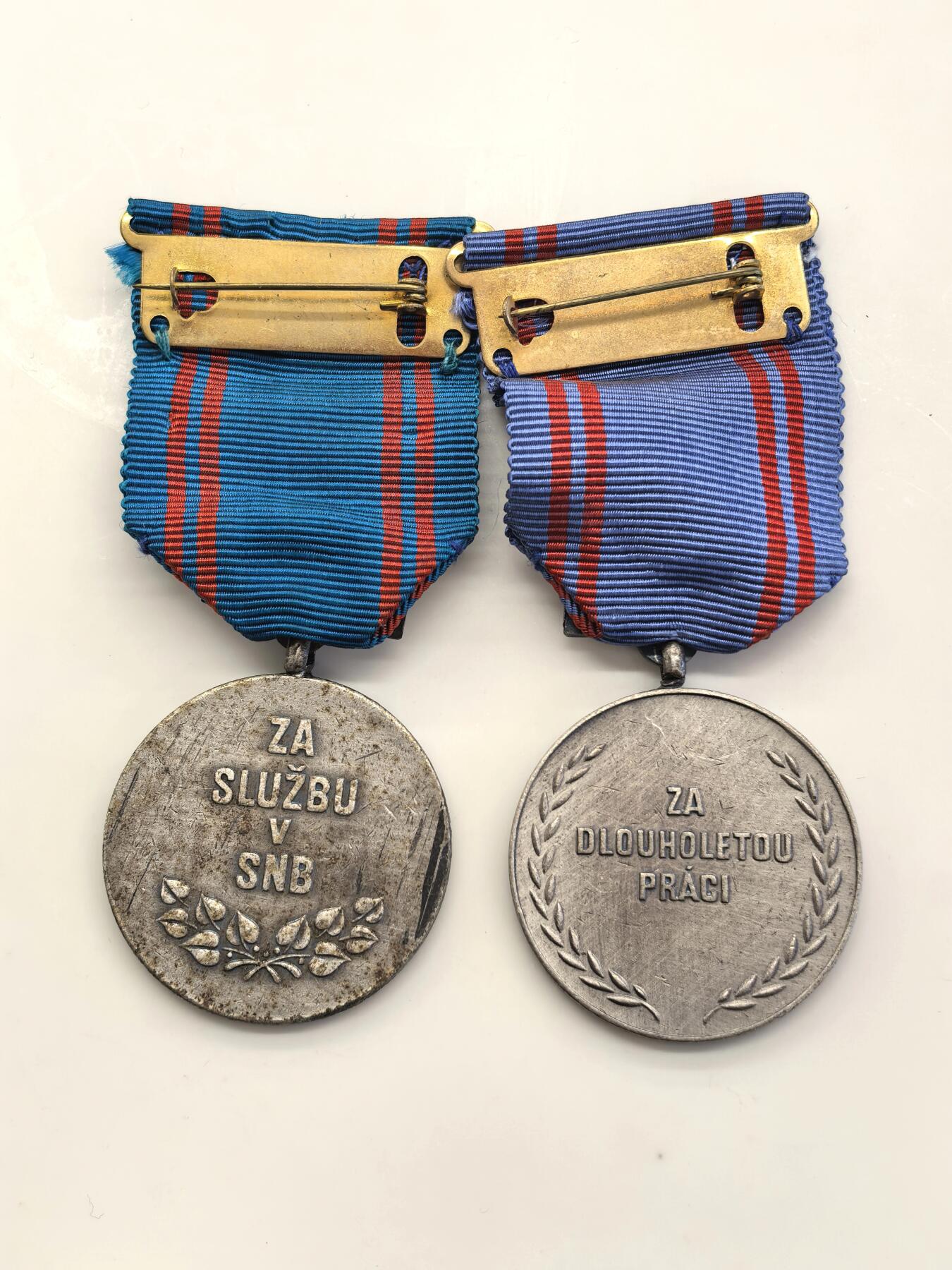 博洋堂世界钱币拍卖第147期（全场包邮） 捷克斯洛伐克社会主义时期奖章一组两枚。捷克斯洛伐克SNB奖章 国家安全部队的奖章 设计漂亮