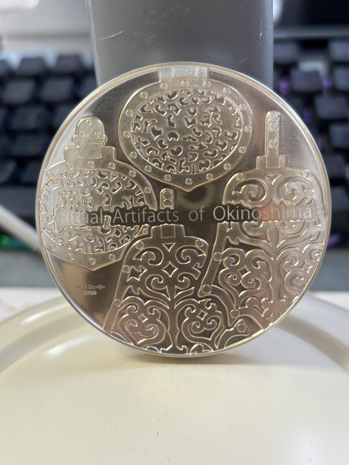 第182期拍卖 日本造币局国宝章牌系列冲之岛祭祀163克纯银章，999银，163克，直径60毫米