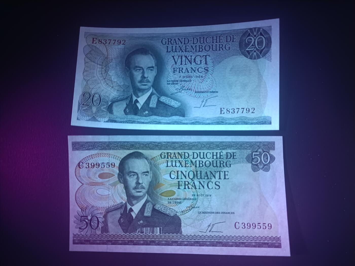 2025十一月第五期，总第203期 【地】卢森堡1972版20+50法郎UNC—UNC-，让大公和桥梁/炼钢