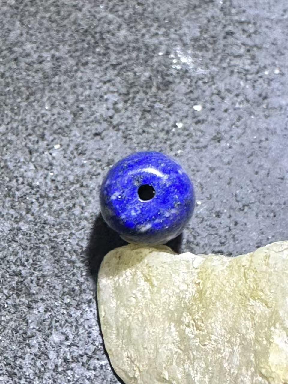 精美阿富汗老矿青金石小桶珠一颗，。