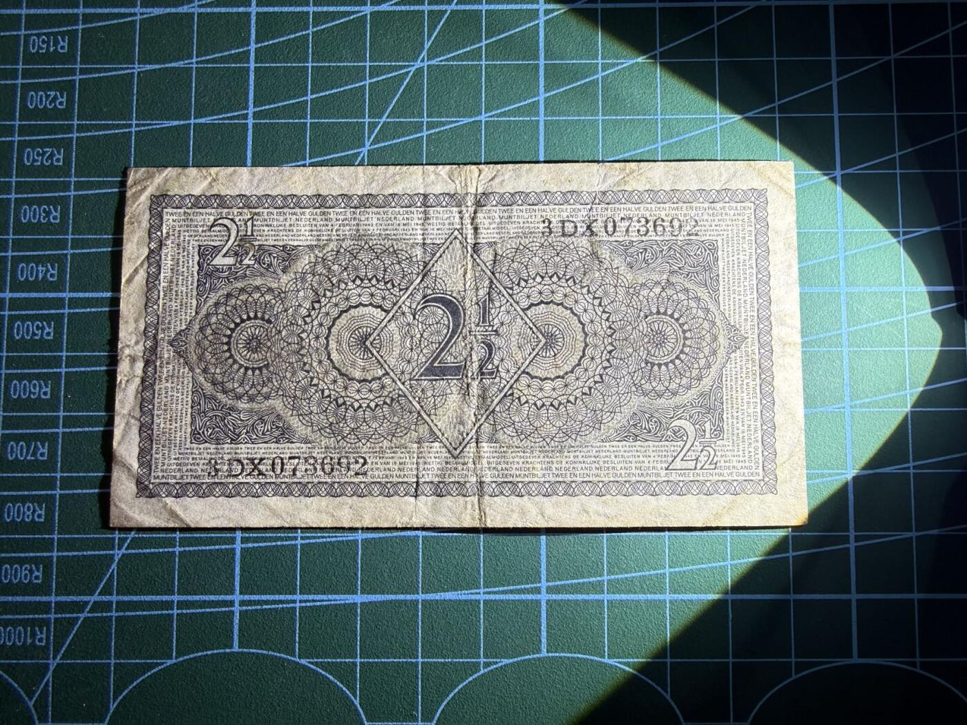 【炜奕收藏】，第五十一期 1949年荷兰2-1/2盾，品相如图