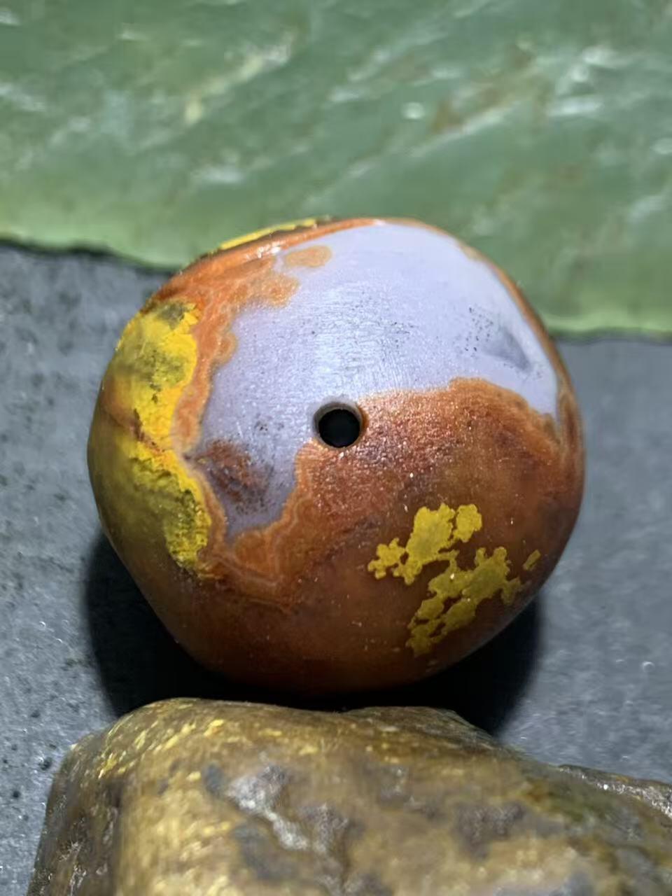 精美亚光高玉化战国红玛瑙雕刻天眼图案随形圆珠一个！