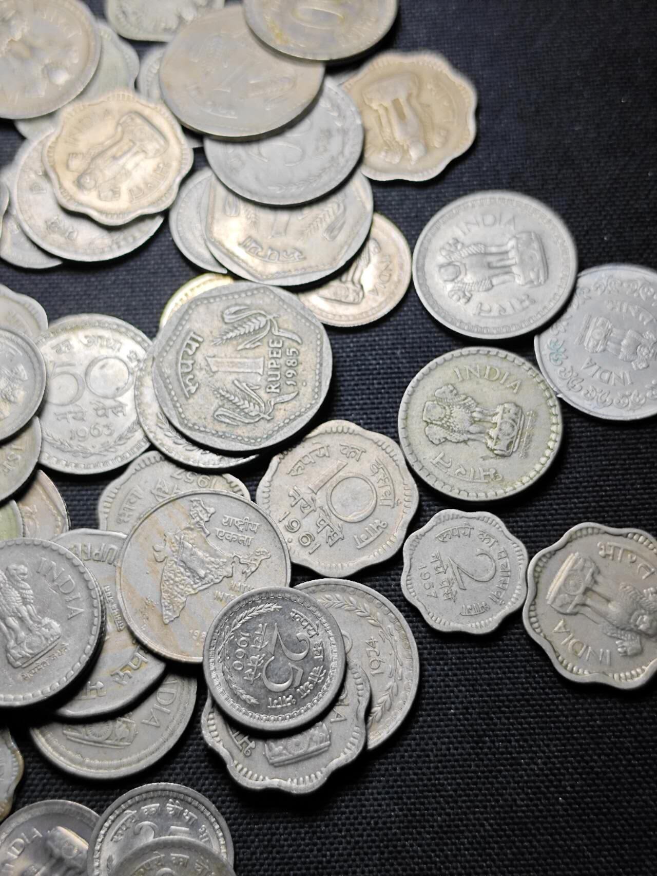 KK钱币收藏小铺 （套币 好品/批量散币 银币）专场  2月预留时间 周末发货  印度一组散币112枚 各种年份面值！