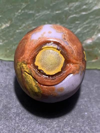 精美亚光高玉化战国红玛瑙雕刻天眼图案随形圆珠一个！ - 精美亚光高玉化战国红玛瑙雕刻天眼图案随形圆珠一个！