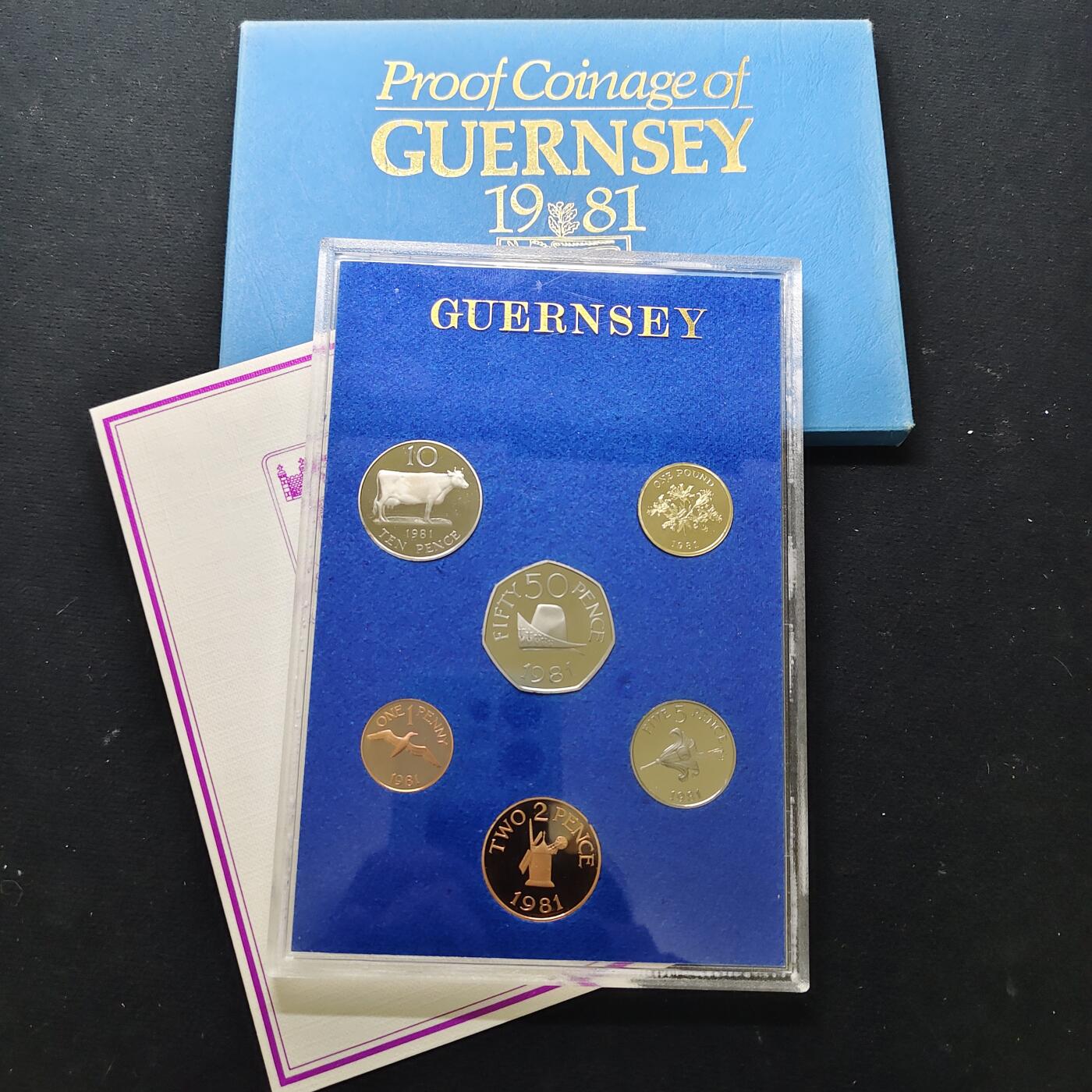 【全场包邮】纯粹捡漏拍479场（免费代拍第16场） 根西1981年皇家厂经典信封装官方精制套币-含根西百合1镑精制币