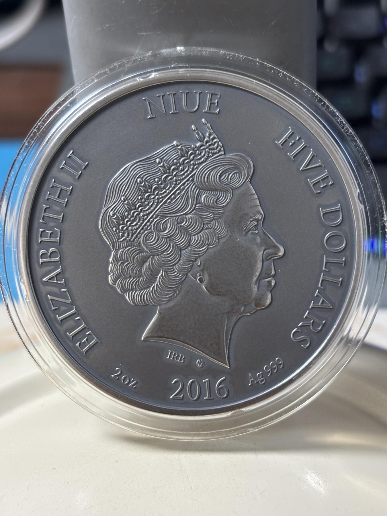 第182期拍卖 纽埃2016年新艺术猫高浮雕手工仿古彩色2盎司银币,999银，发行500枚