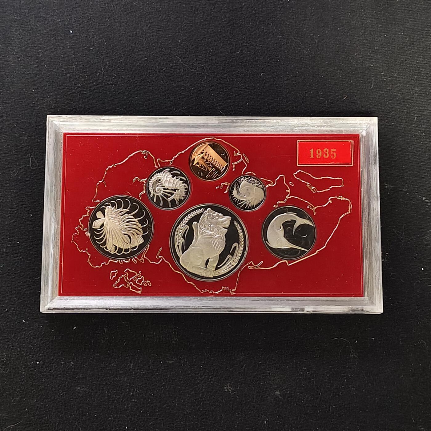 【全场包邮】纯粹捡漏拍479场（免费代拍第16场） 【稀少】新加坡1975年动物版官方精制套币-盒证全-量3000