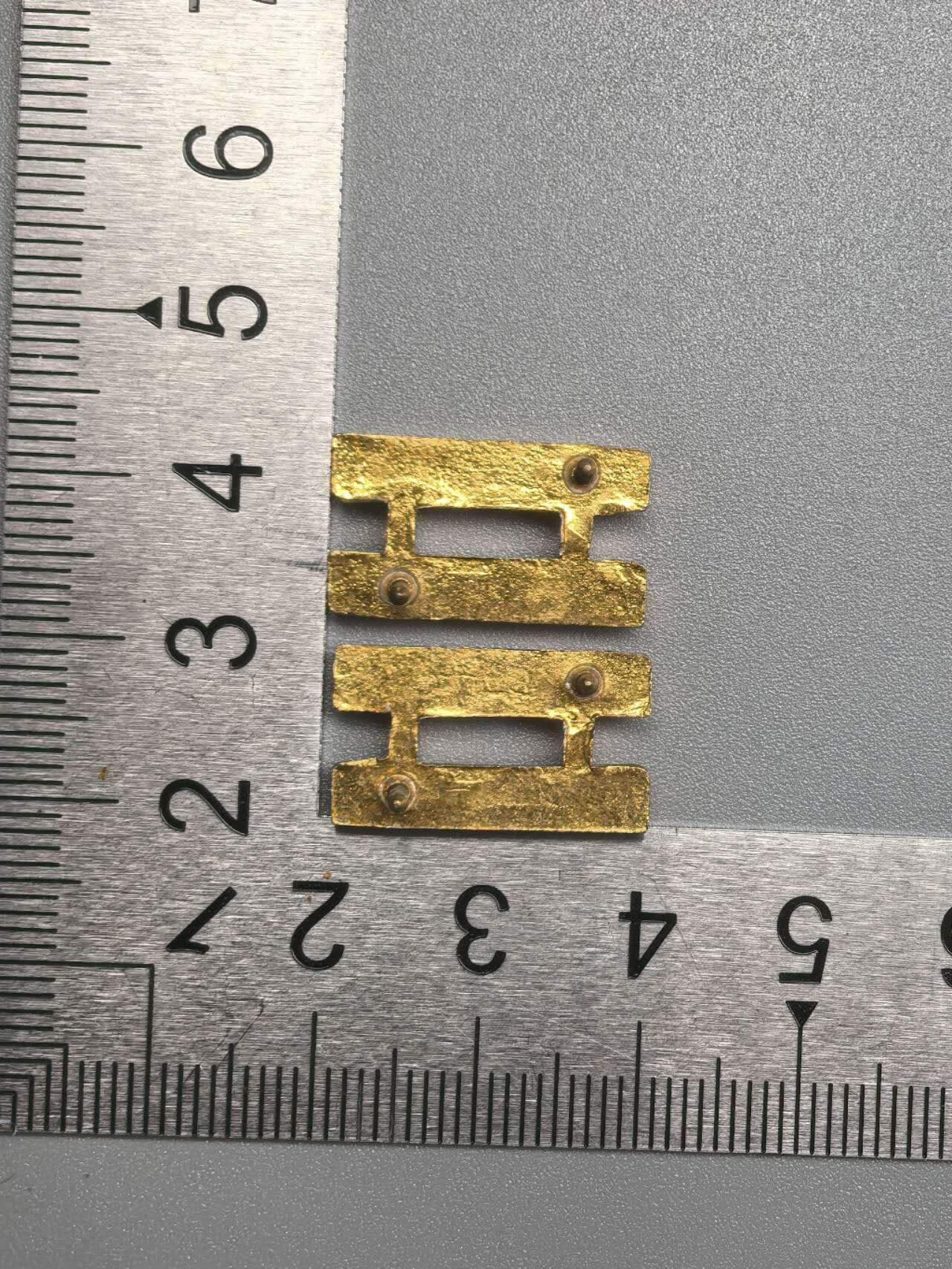 小驴勋章奖章收藏11月22日周六晚六点拍卖（珍爱和平，收藏战争，铭记历史，勿忘国耻，忠党爱国。有偿代拍，送拍规则在简介最后，参拍须阅读规则后再参拍，关系到运费包装发货时效真假辨别等关键信息，拍卖时不再发原图，看大图店主微信码在拍卖店铺介绍里） 民国领章肩章，小尺寸铝制两杠（中尉）